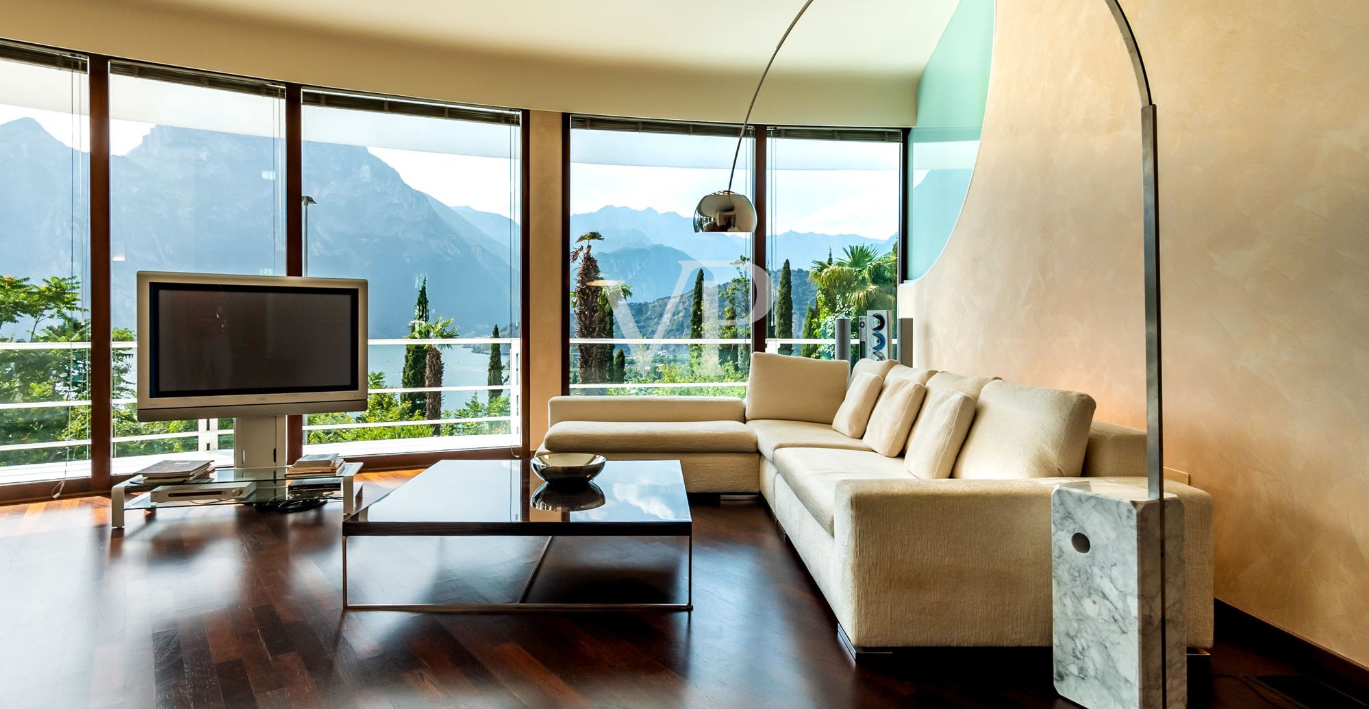Architektenvilla mit traumhaften Seeblick in Torbole