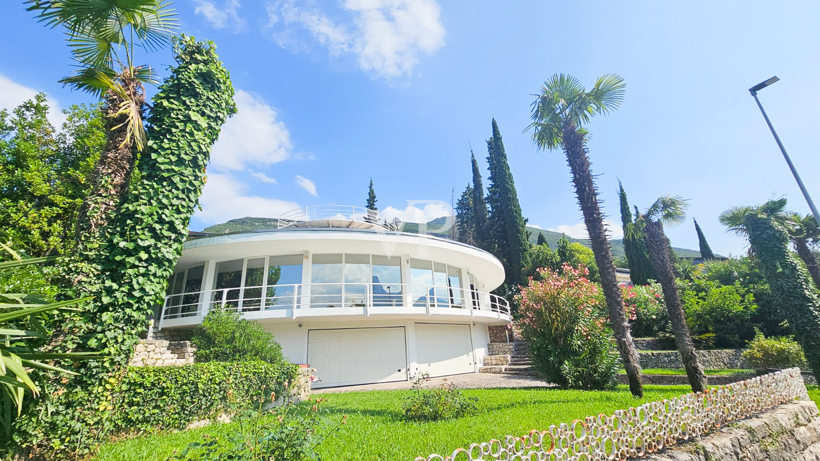 Architektenvilla mit traumhaften Seeblick in Torbole