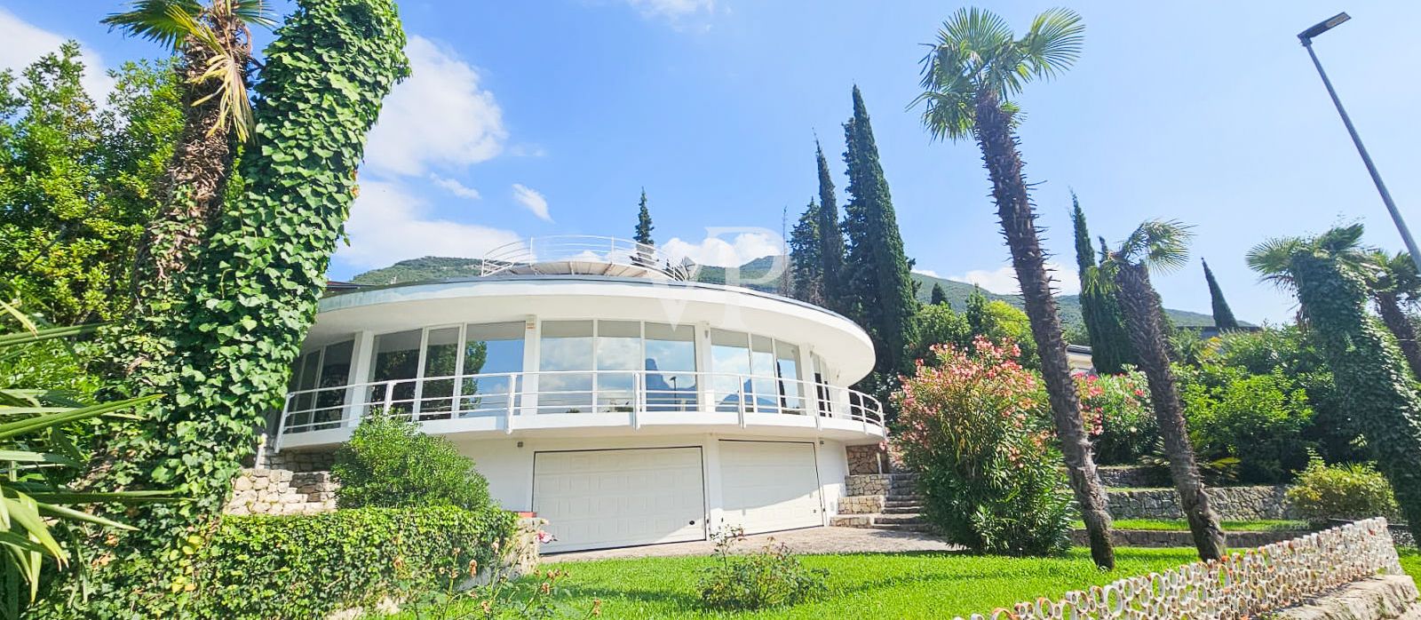 Architektenvilla mit traumhaften Seeblick in Torbole