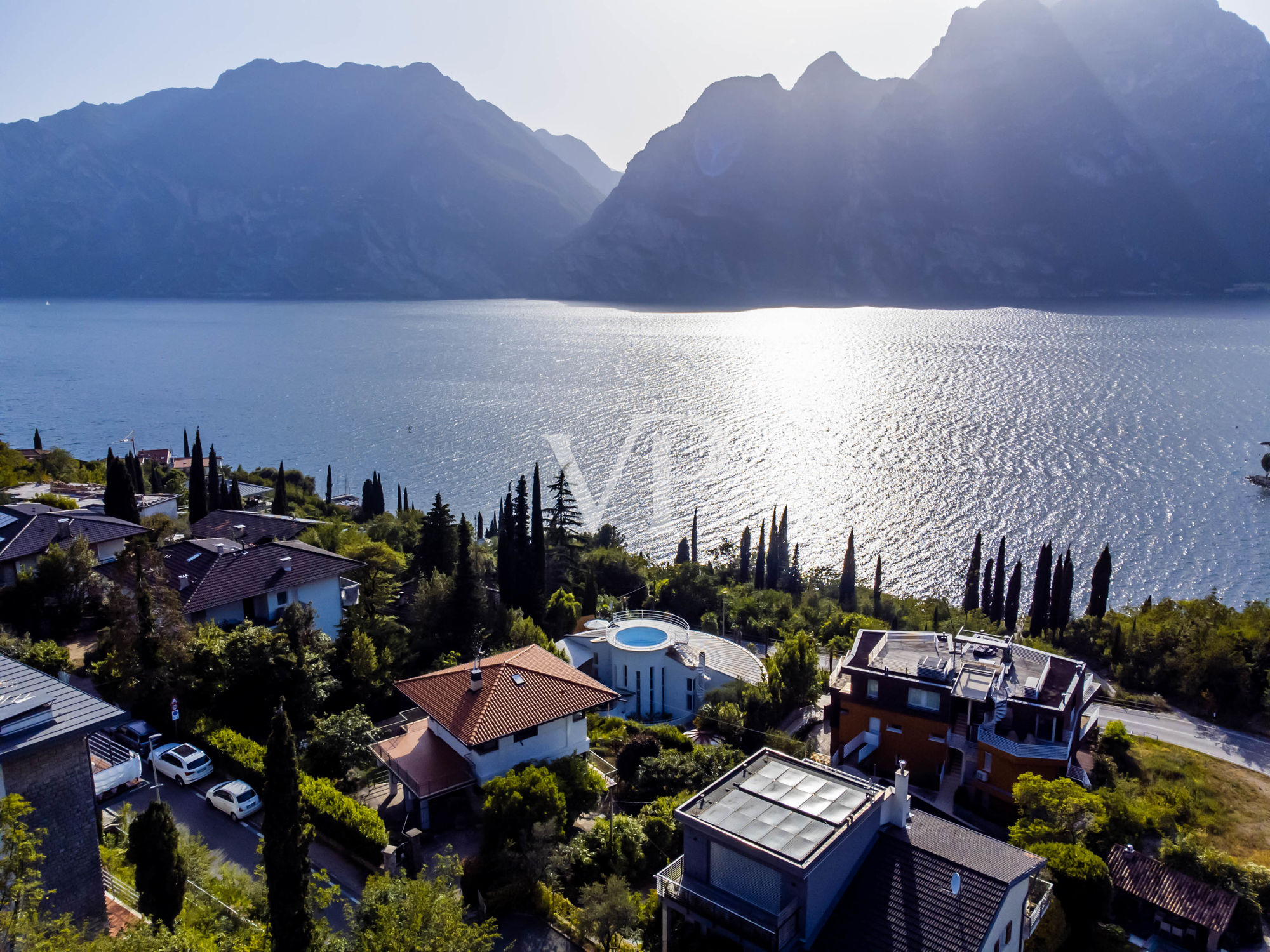 Architect's villa with fantastic lake view in Torbole