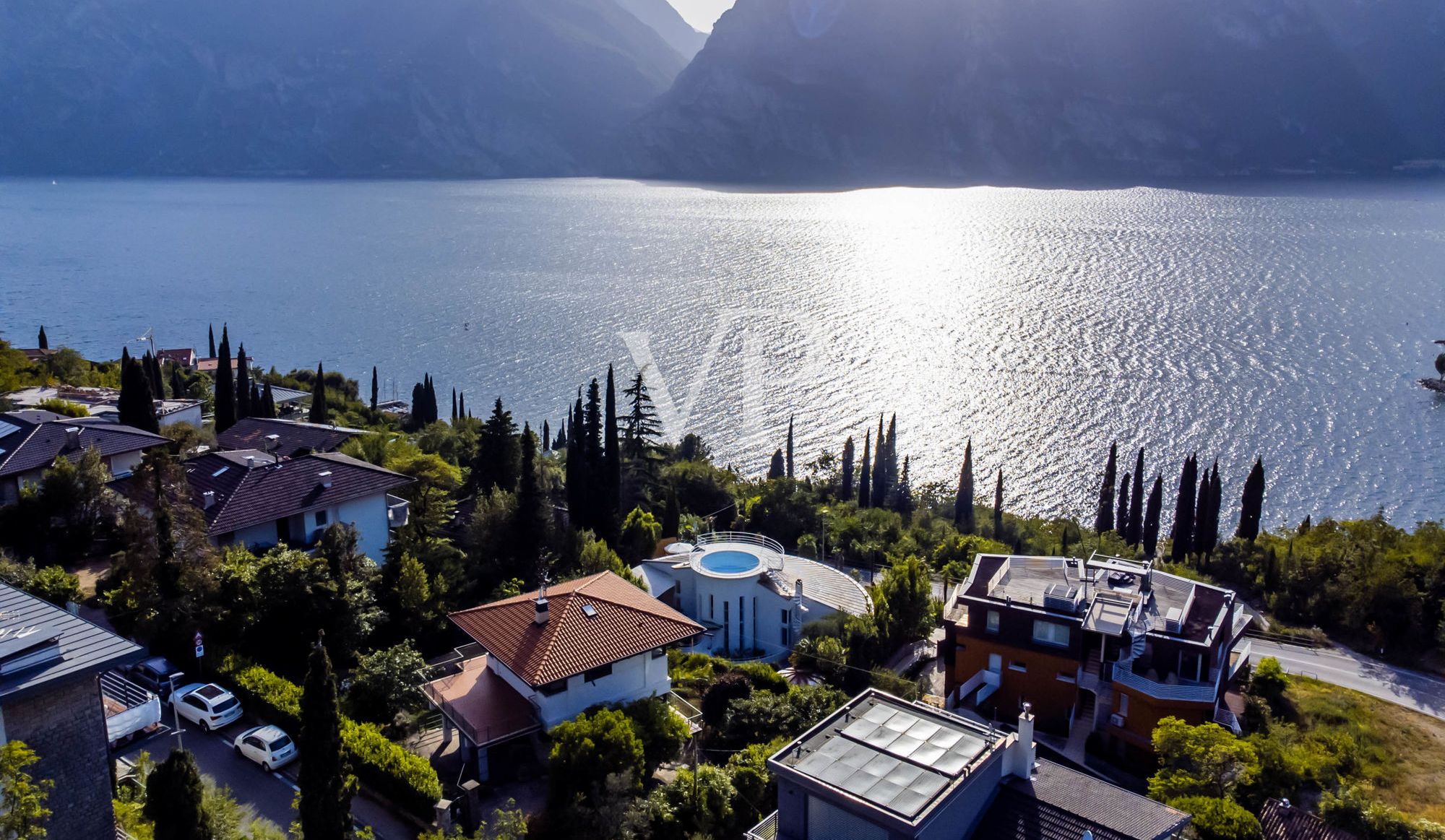 Architektenvilla mit traumhaften Seeblick in Torbole