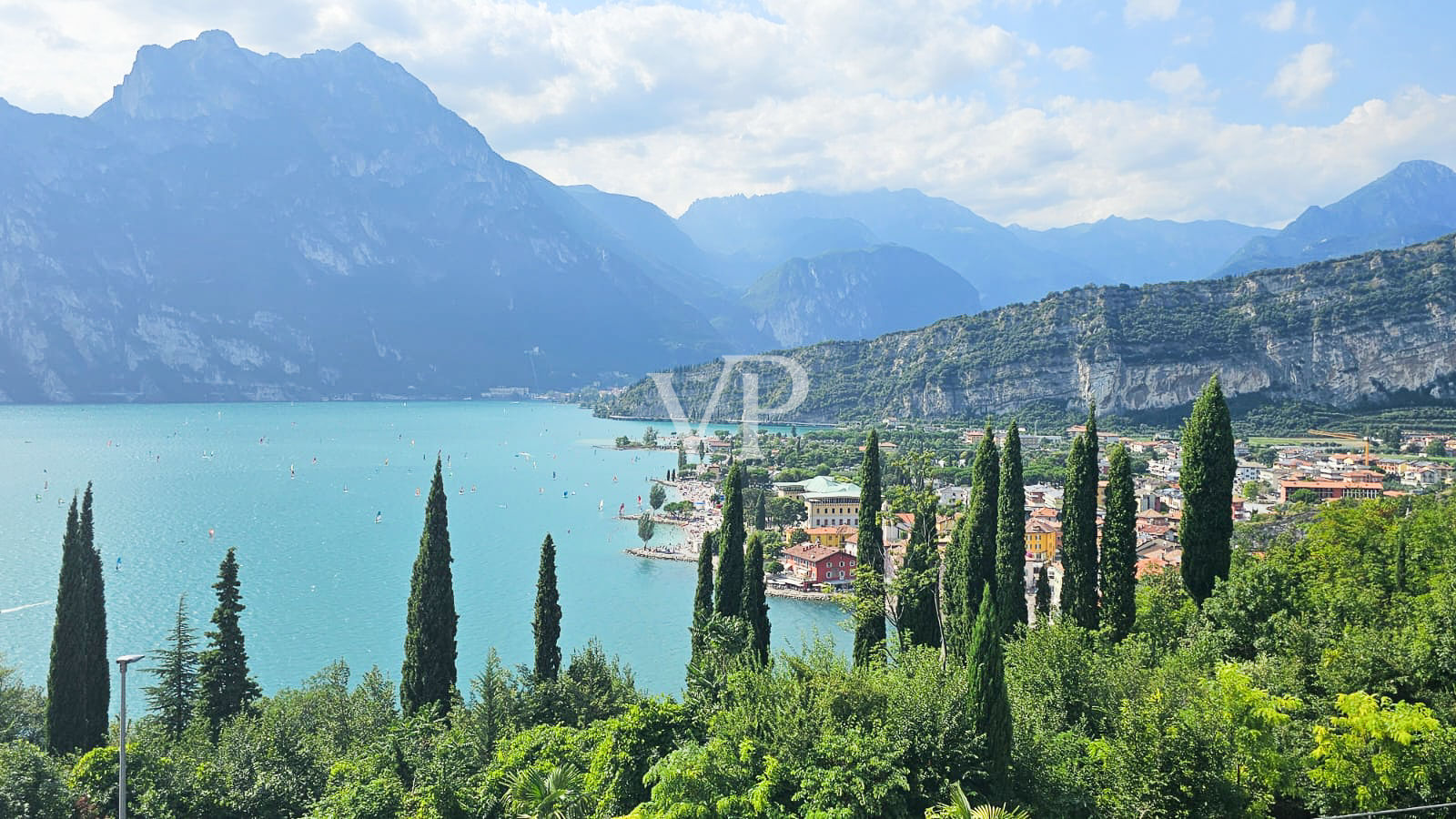 Architect's villa with fantastic lake view in Torbole