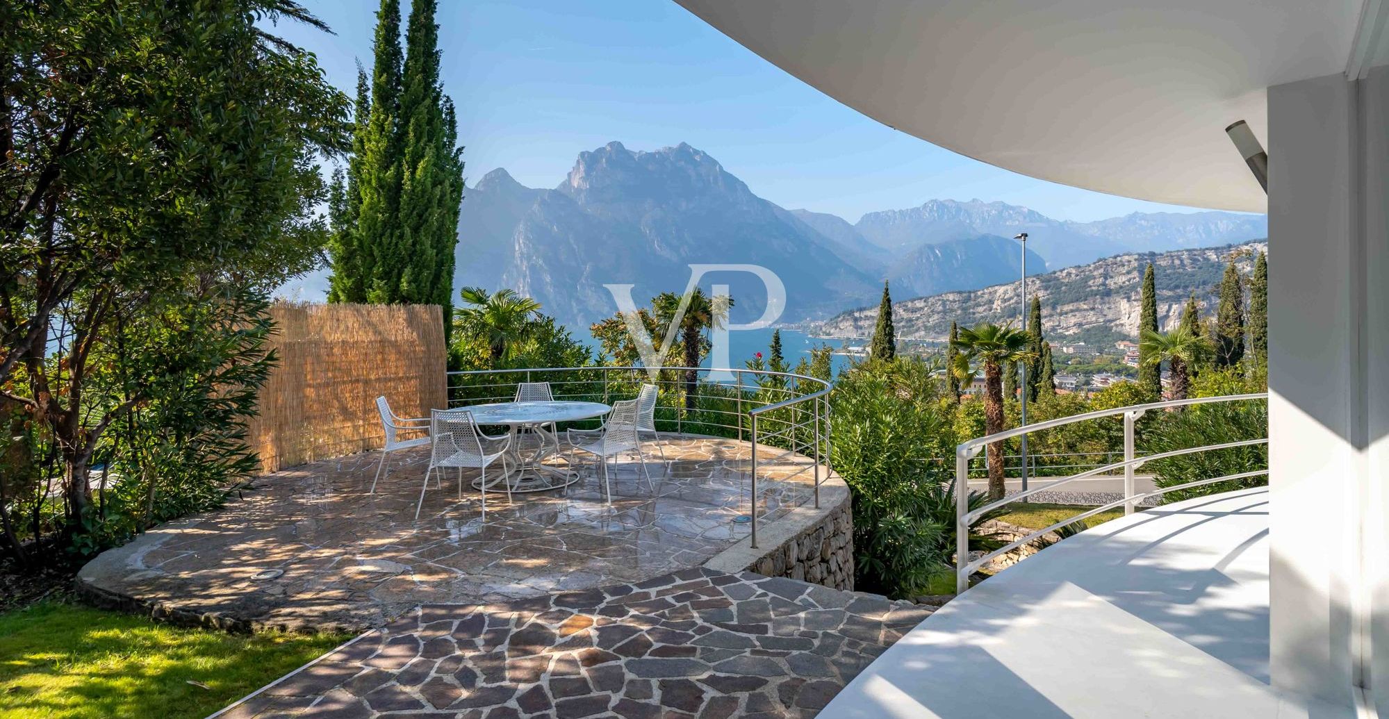 Architektenvilla mit traumhaften Seeblick in Torbole