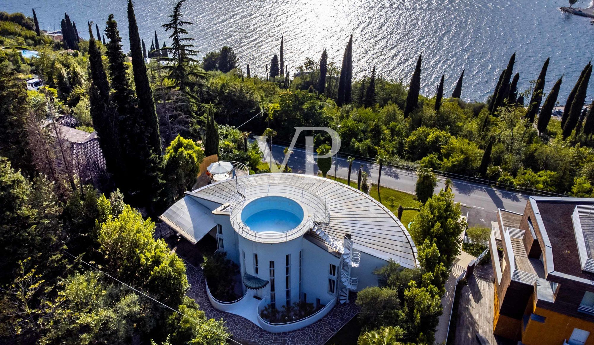 Architektenvilla mit traumhaften Seeblick in Torbole