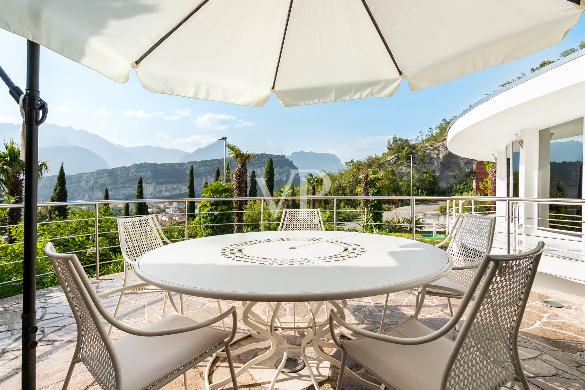 Villa de arquitecto con fantásticas vistas al lago en Torbole