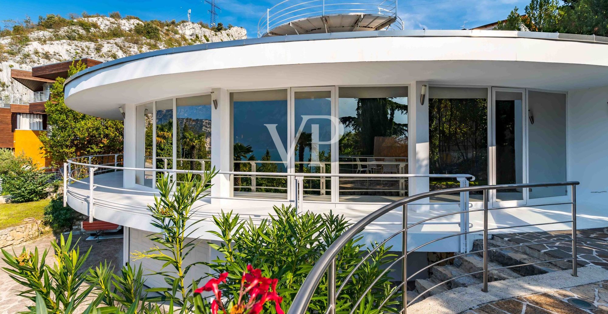 Architektenvilla mit traumhaften Seeblick in Torbole