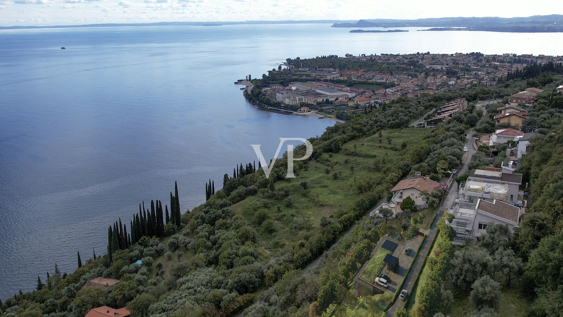 Terrain à bâtir avec projet dans une zone privée avec vue sur le lac à Toscolano Maderno