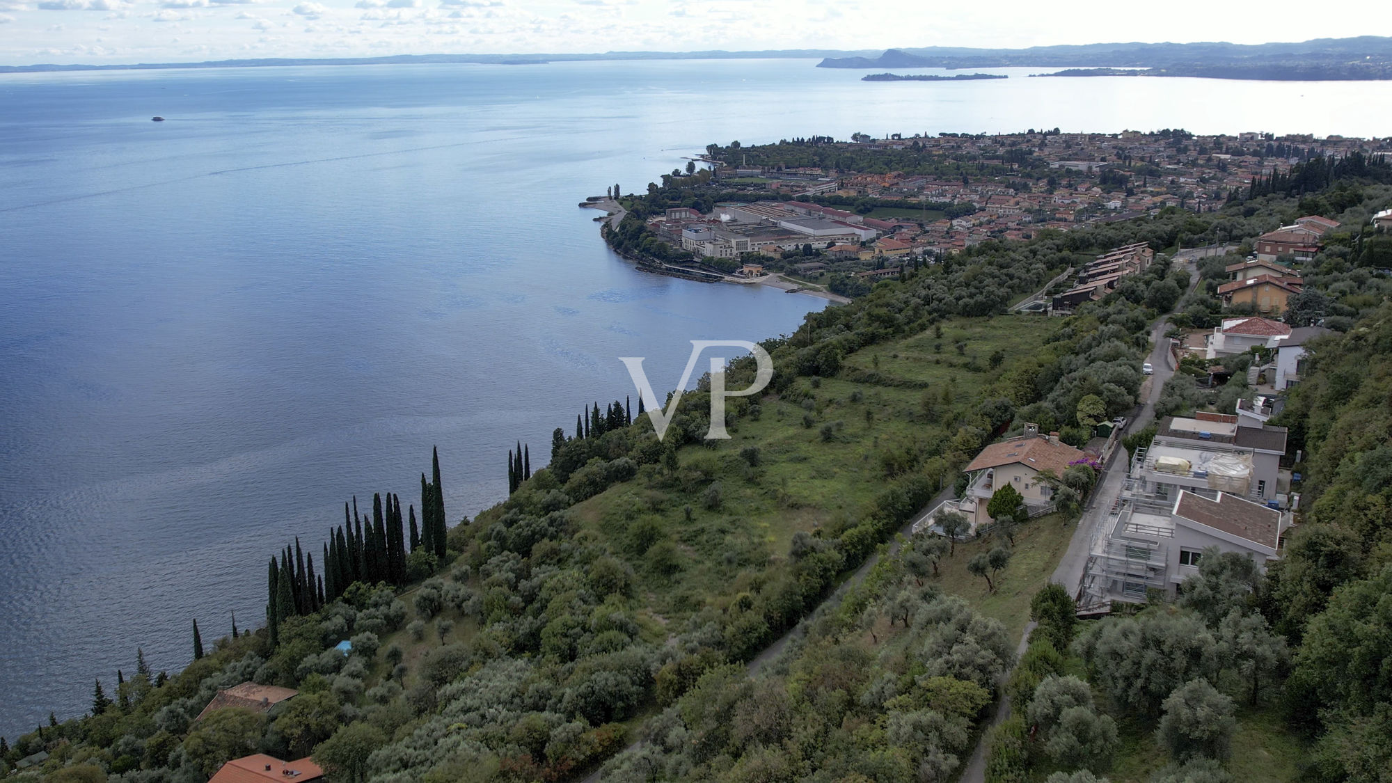 Terrain à bâtir avec projet dans une zone privée avec vue sur le lac à Toscolano Maderno