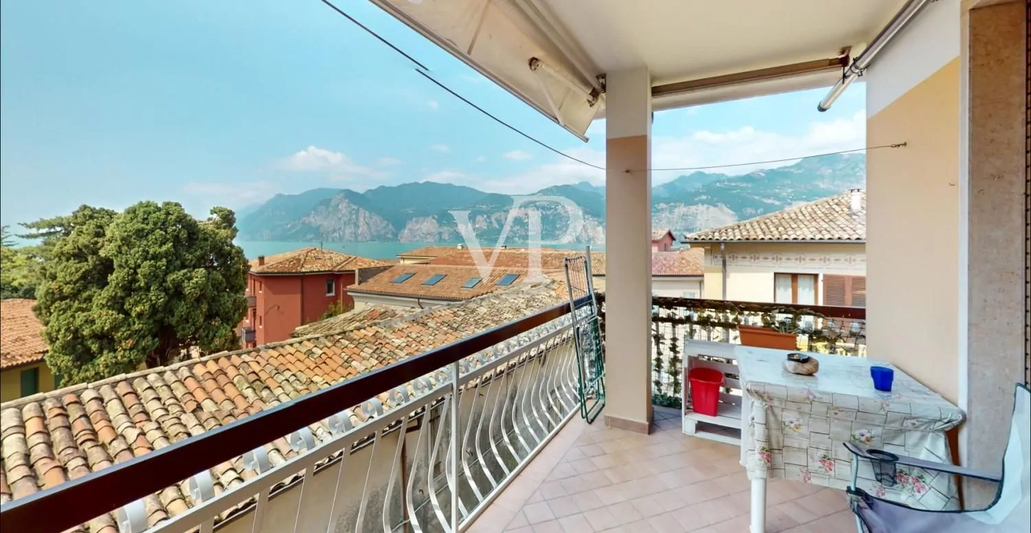 Spacious Attico Apartment with Lake View in the Heart of Malcesine