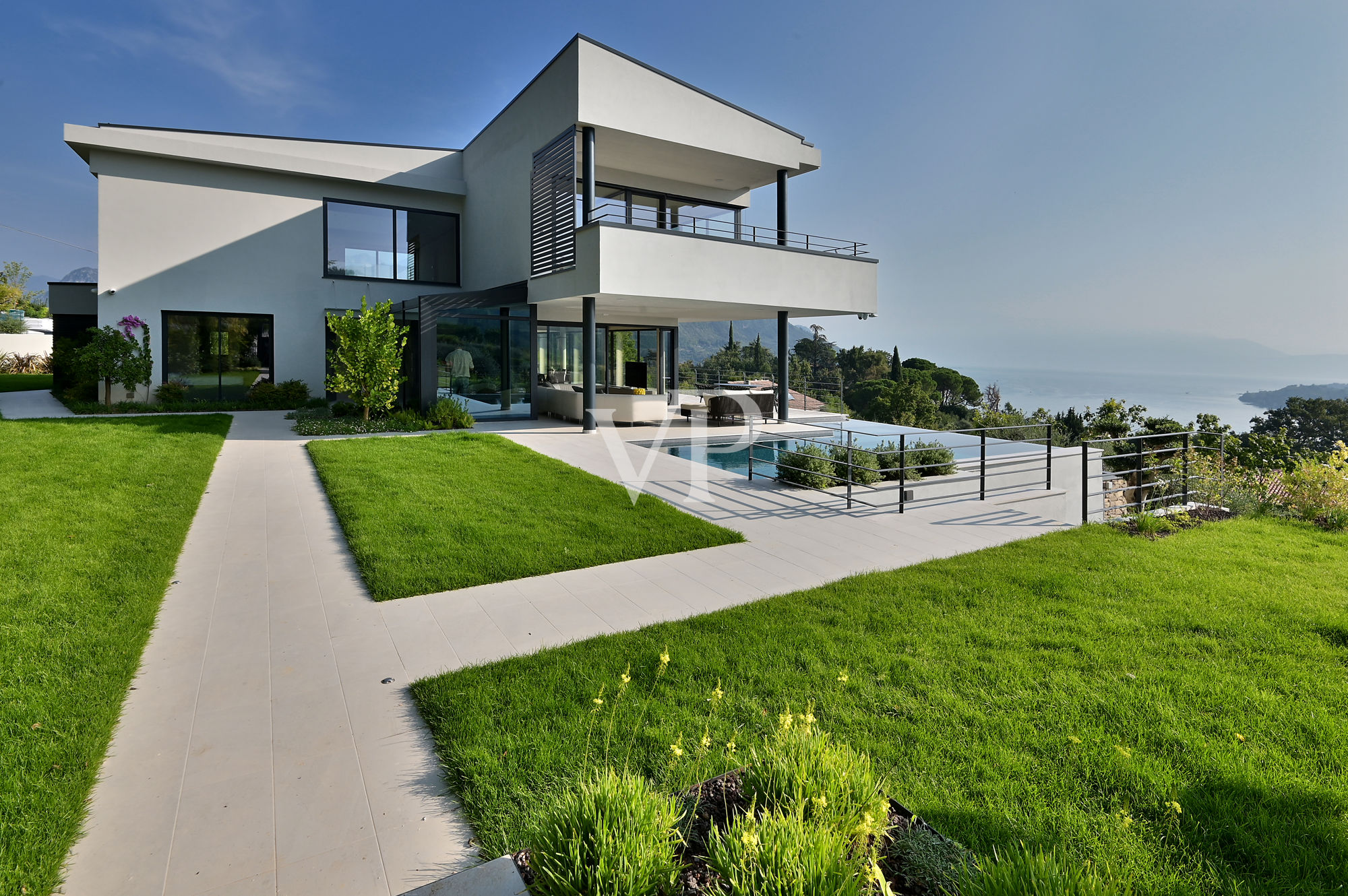 Lussuosa villa moderna con vista lago sul golfo di Salò