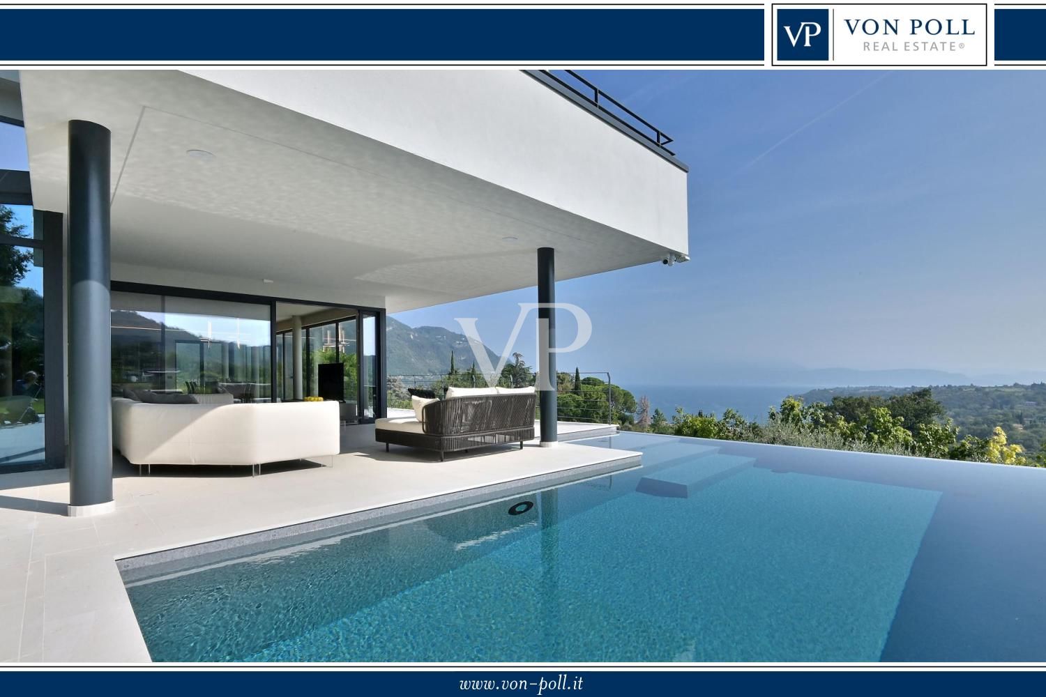 Luxurious modern villa with lake view on the Gulf of Salò