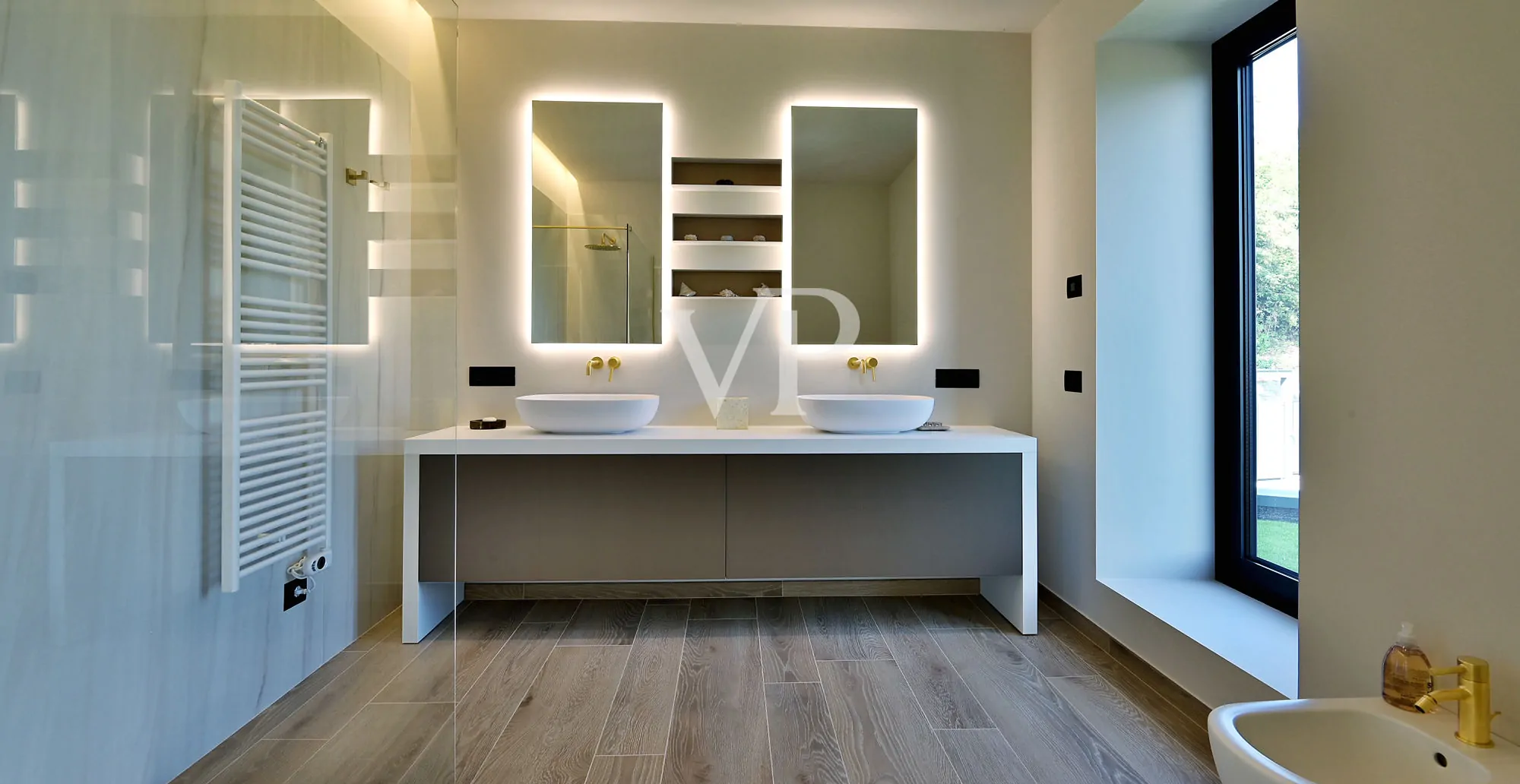 Lussuosa villa moderna con vista lago sul golfo di Salò