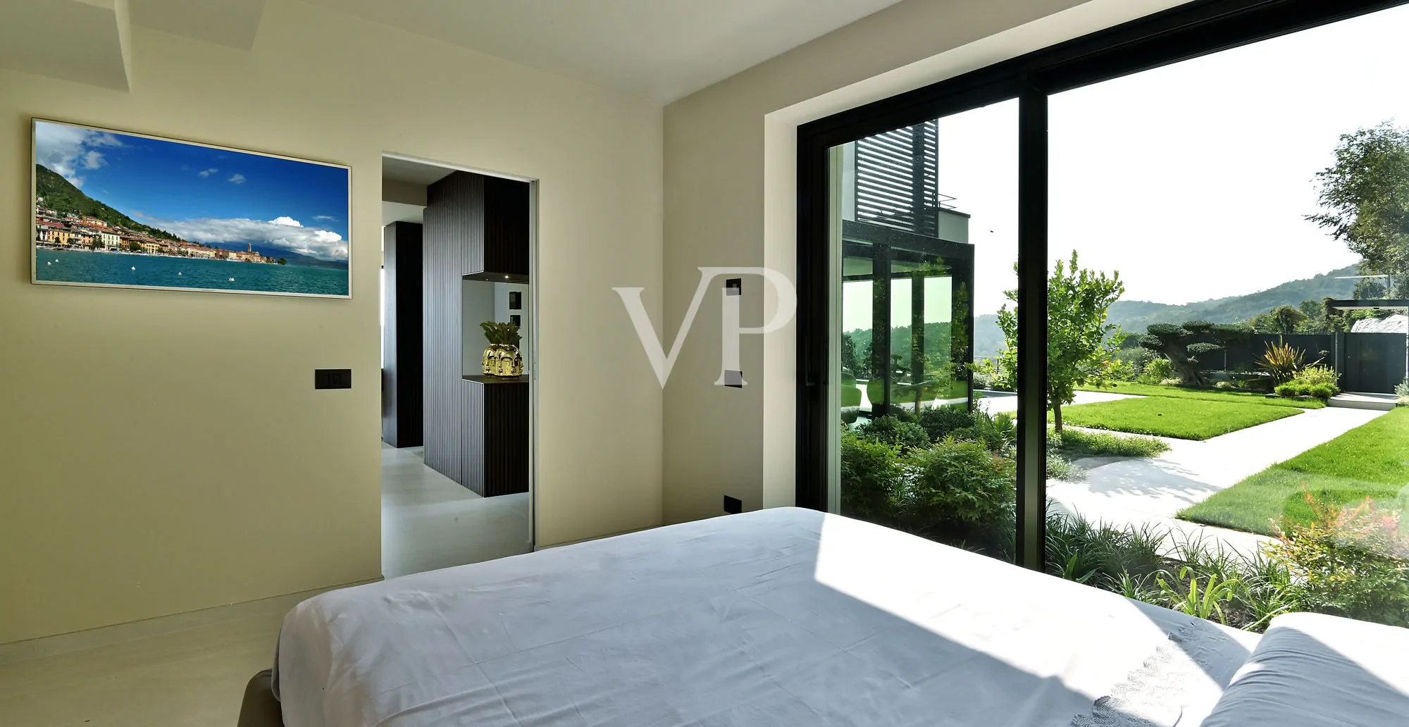 Lussuosa villa moderna con vista lago sul golfo di Salò