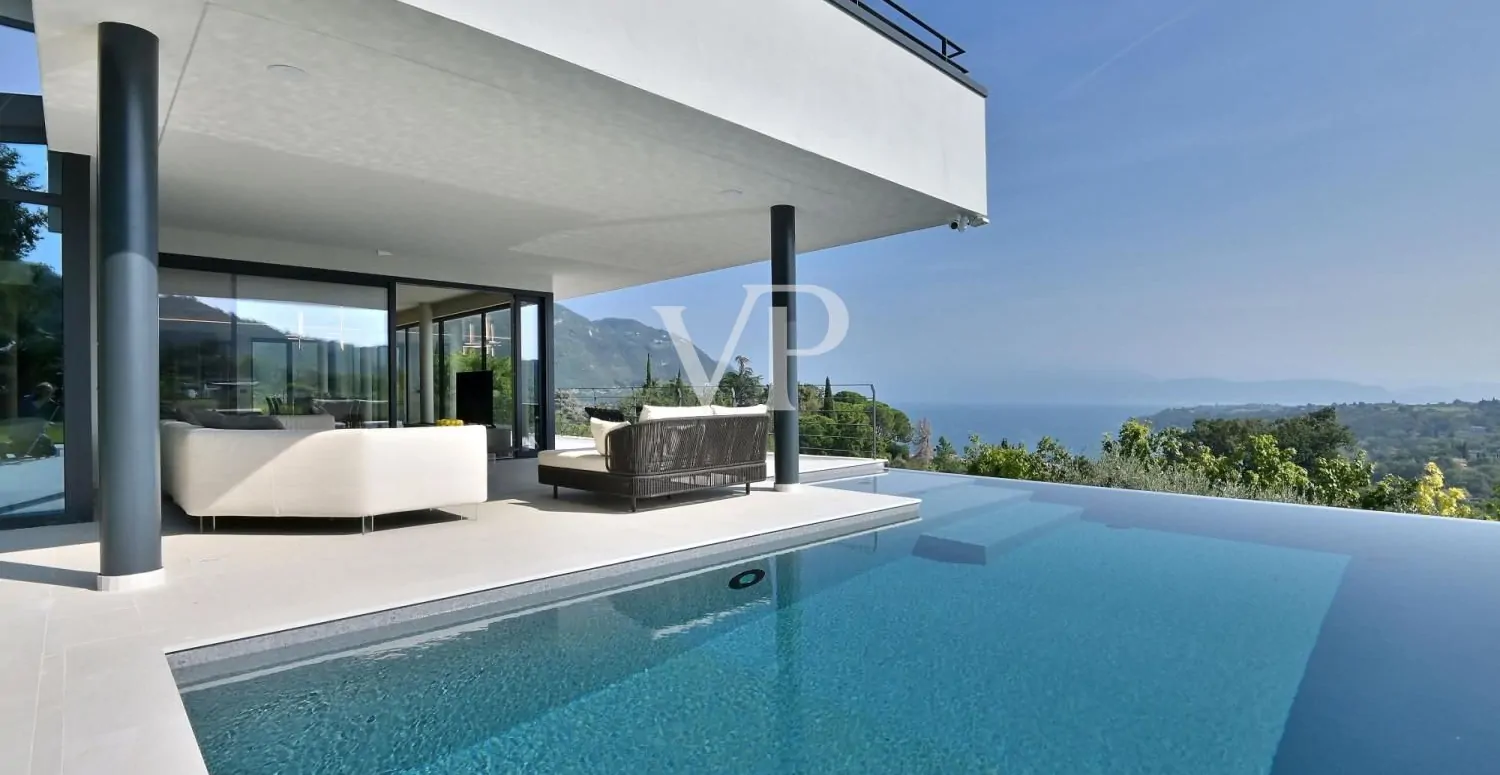 Lussuosa villa moderna con vista lago sul golfo di Salò