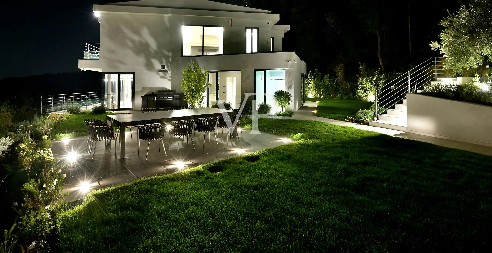 Lussuosa villa moderna con vista lago sul golfo di Salò