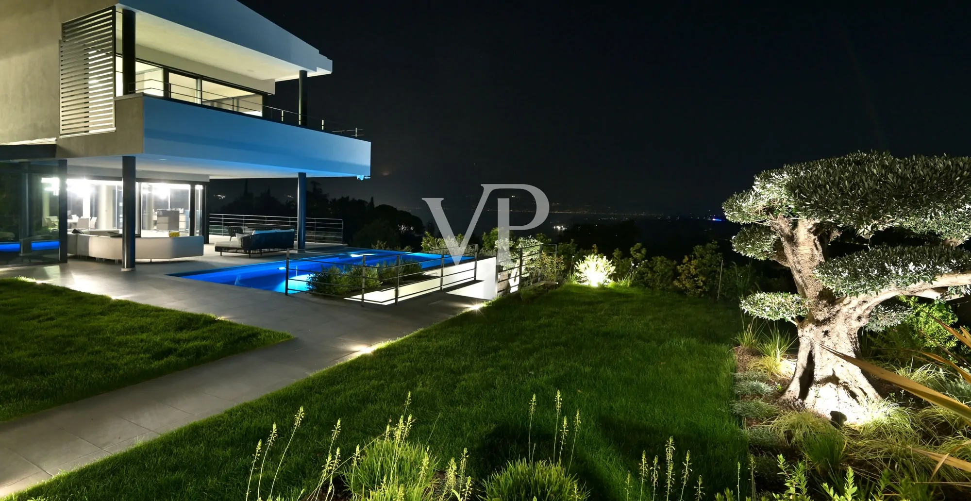 Lussuosa villa moderna con vista lago sul golfo di Salò