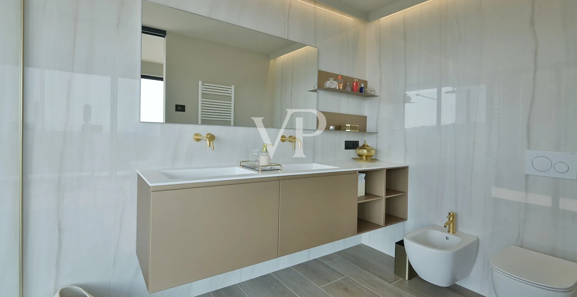 Lussuosa villa moderna con vista lago sul golfo di Salò