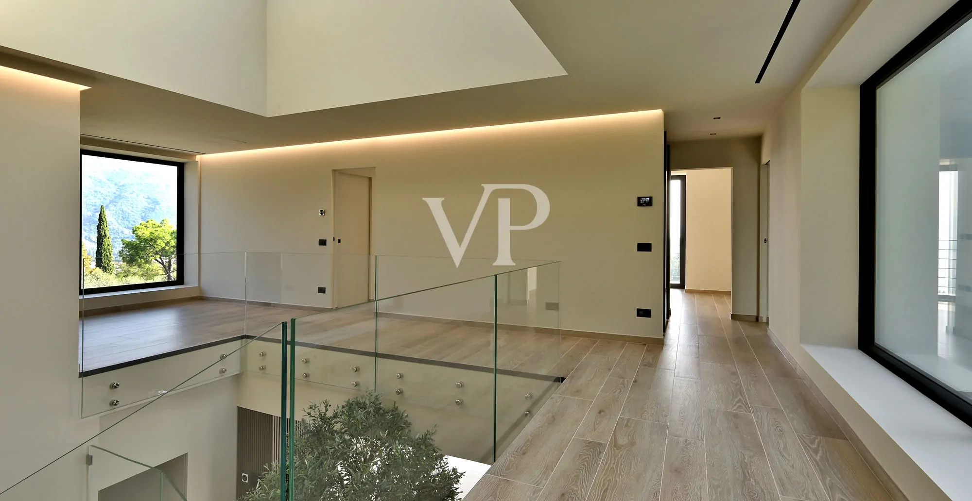 Lussuosa villa moderna con vista lago sul golfo di Salò