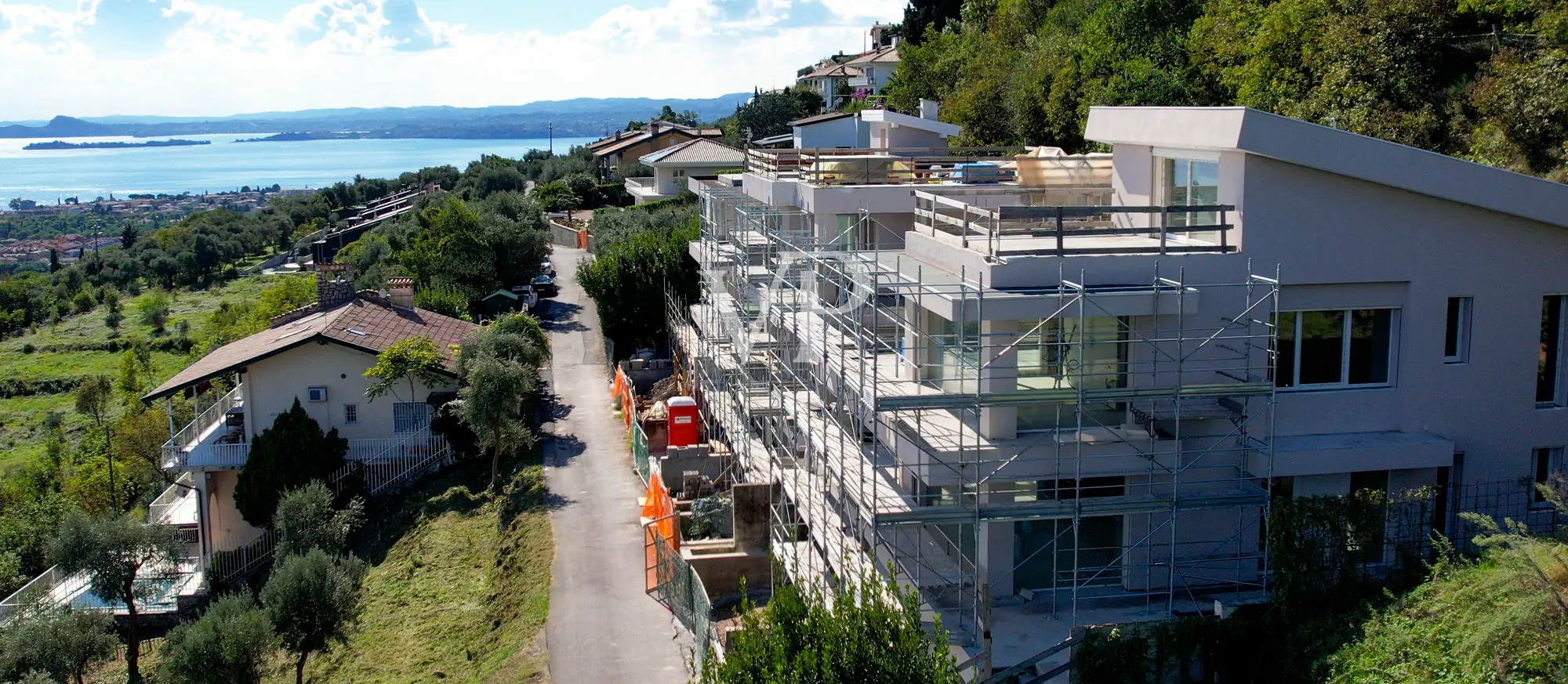 Impresionante villa con vistas al lago y piscina privada