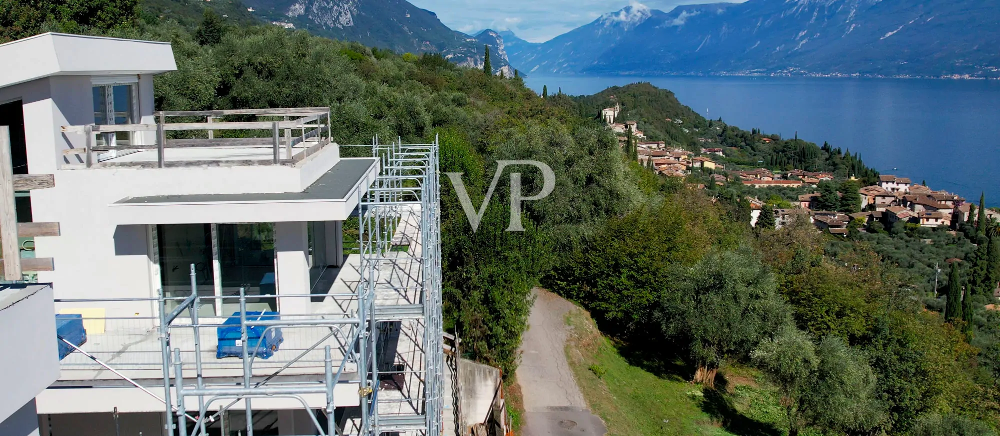 Impresionante villa con vistas al lago y piscina privada