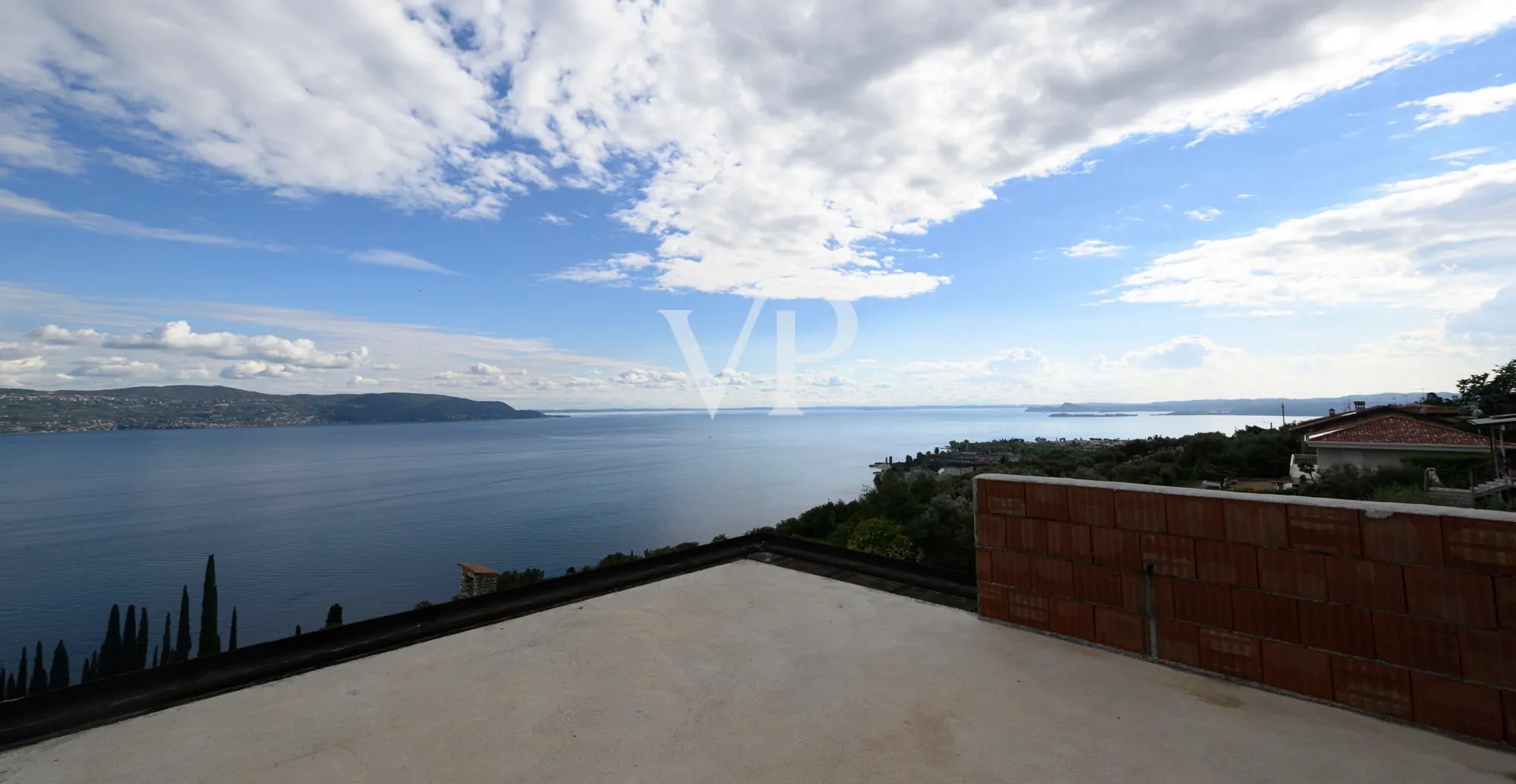 Impresionante villa con vistas al lago y piscina privada
