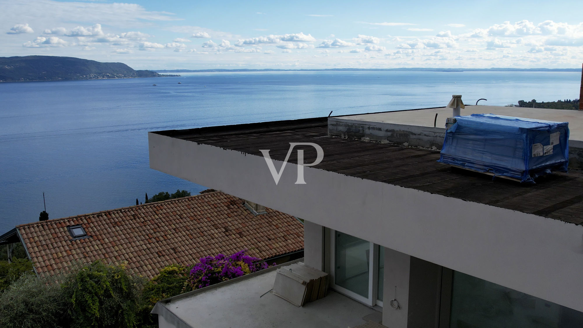 Impresionante villa con vistas al lago y piscina privada