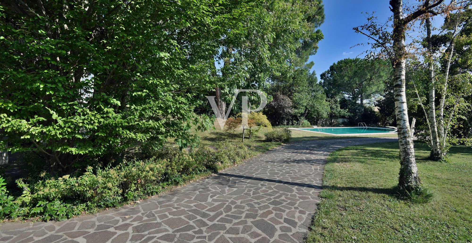 Viale d'entrata