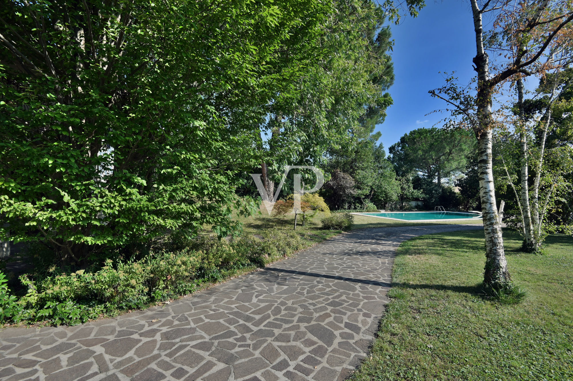 Viale d'entrata