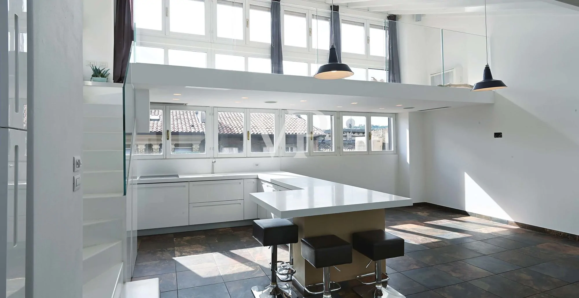 Gorgeous penthouse in downtown