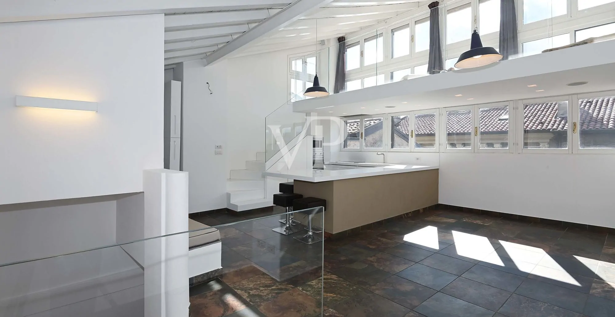 Gorgeous penthouse in downtown