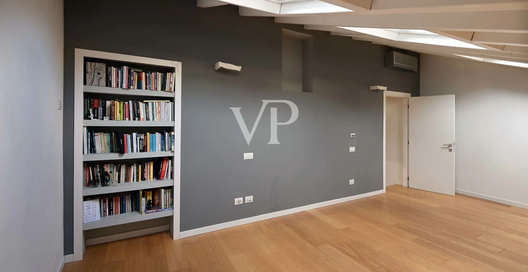 Gorgeous penthouse in downtown