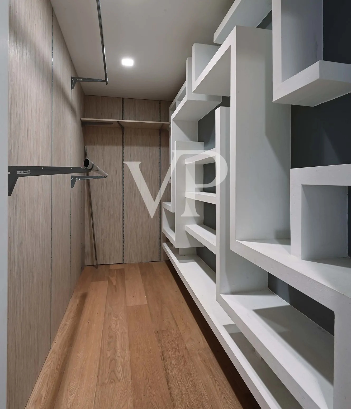 Gorgeous penthouse in downtown