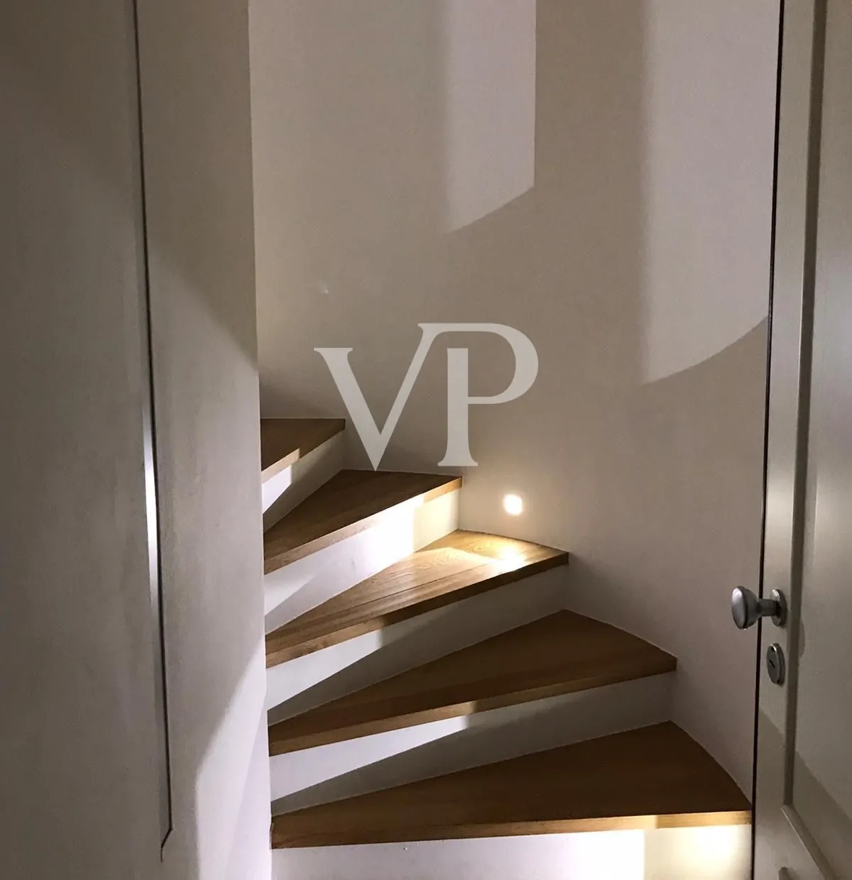 Gorgeous penthouse in downtown