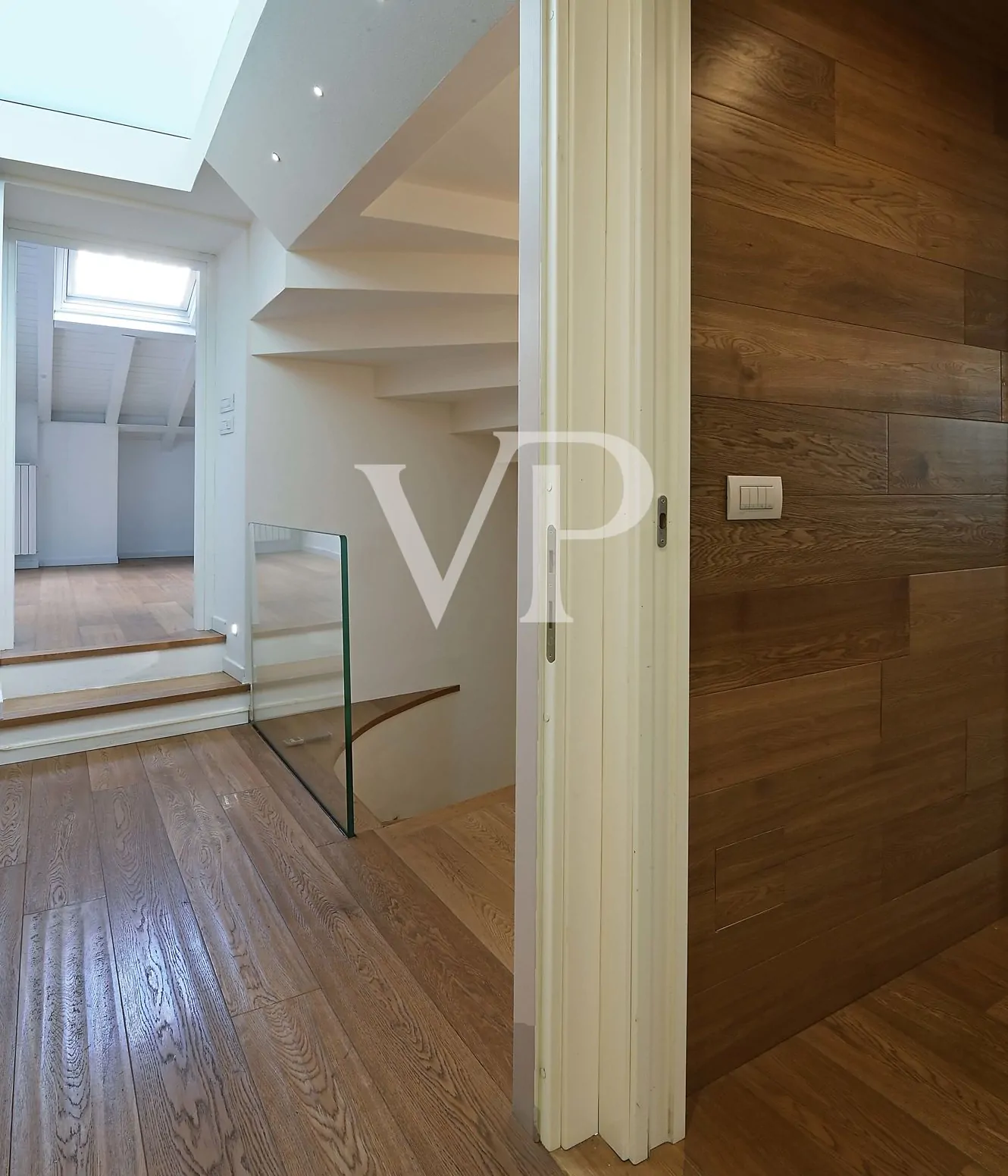 Gorgeous penthouse in downtown