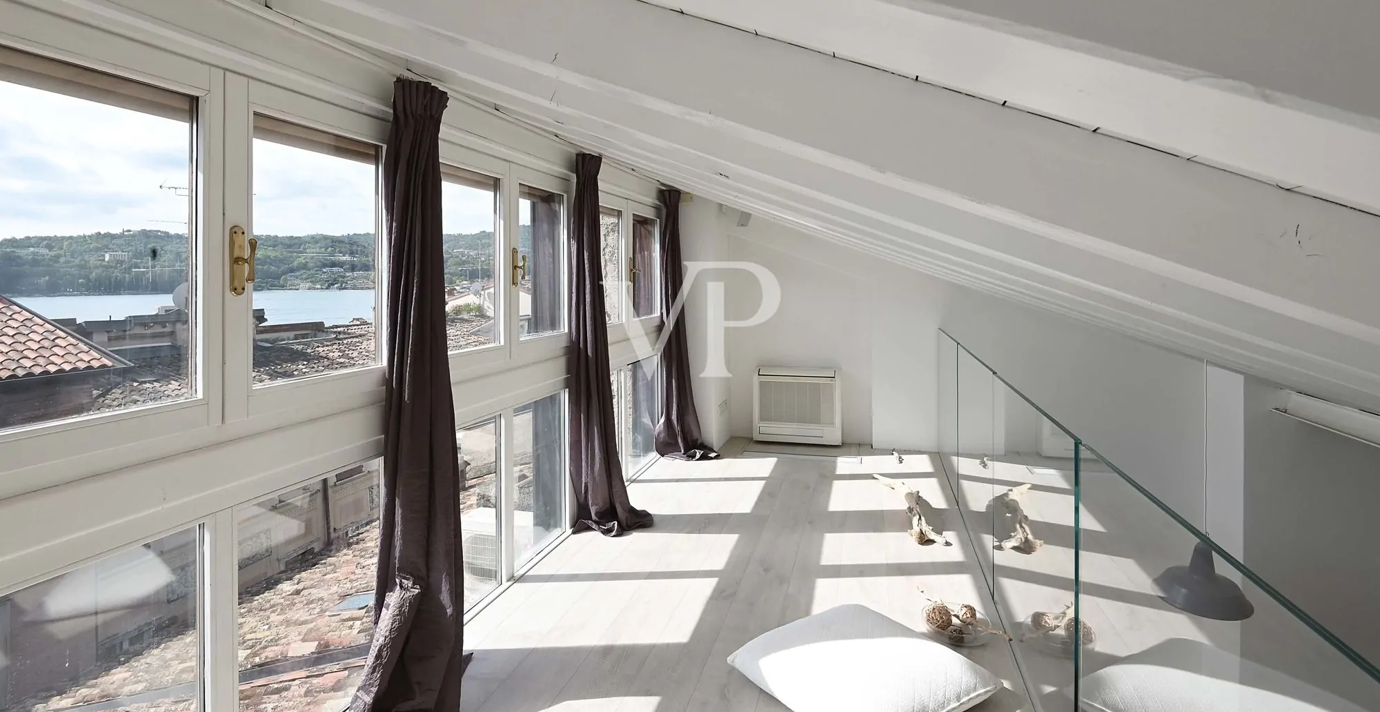 Gorgeous penthouse in downtown