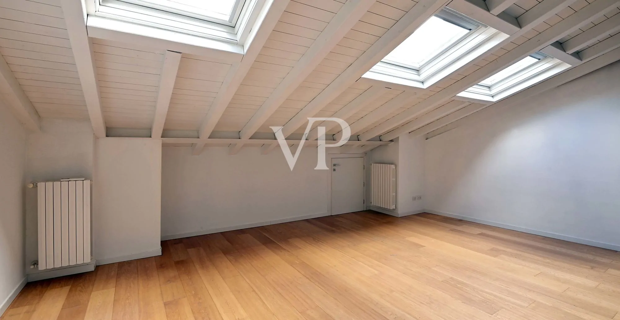 Gorgeous penthouse in downtown