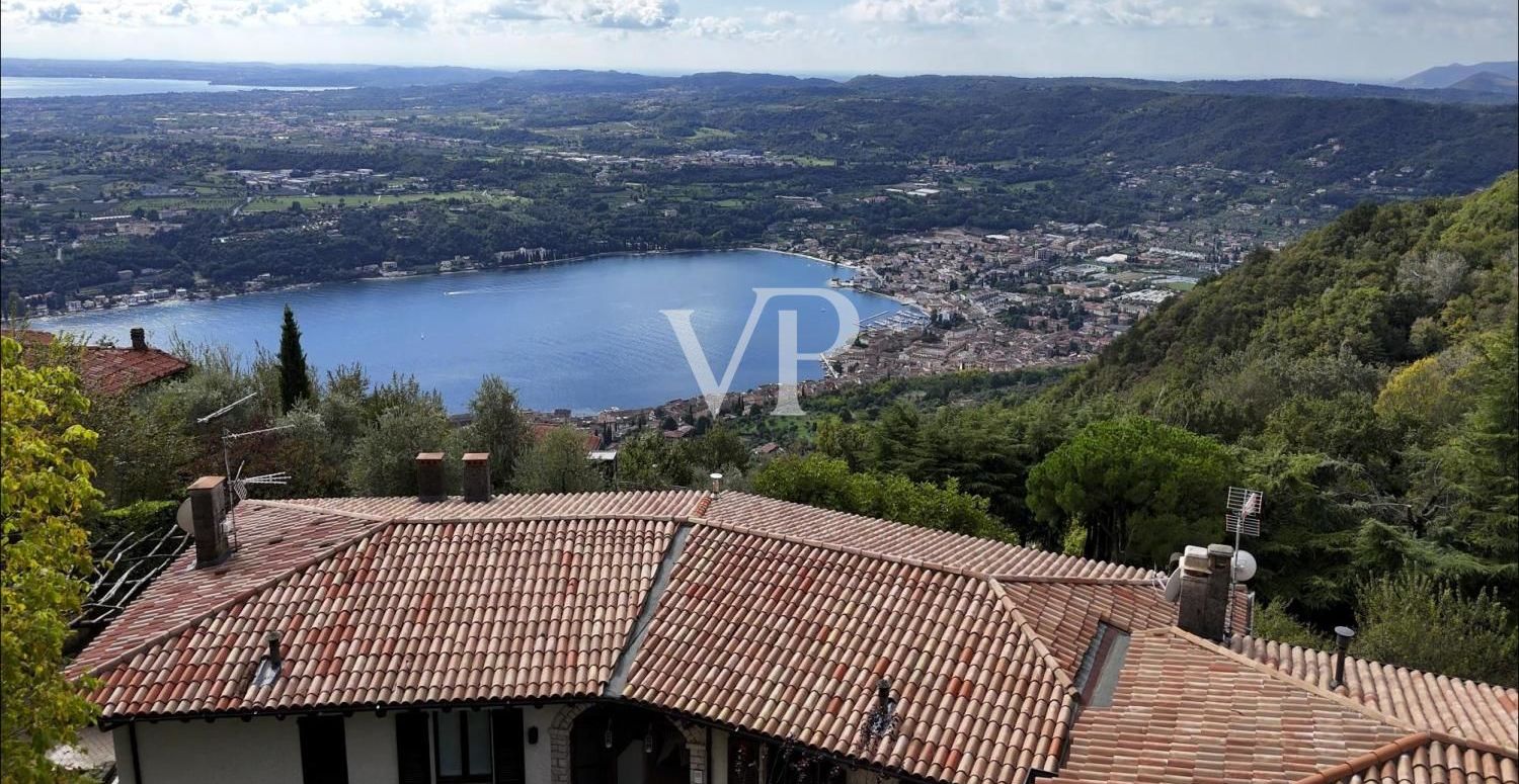 Villa con panorama incantevole sul lago di Garda