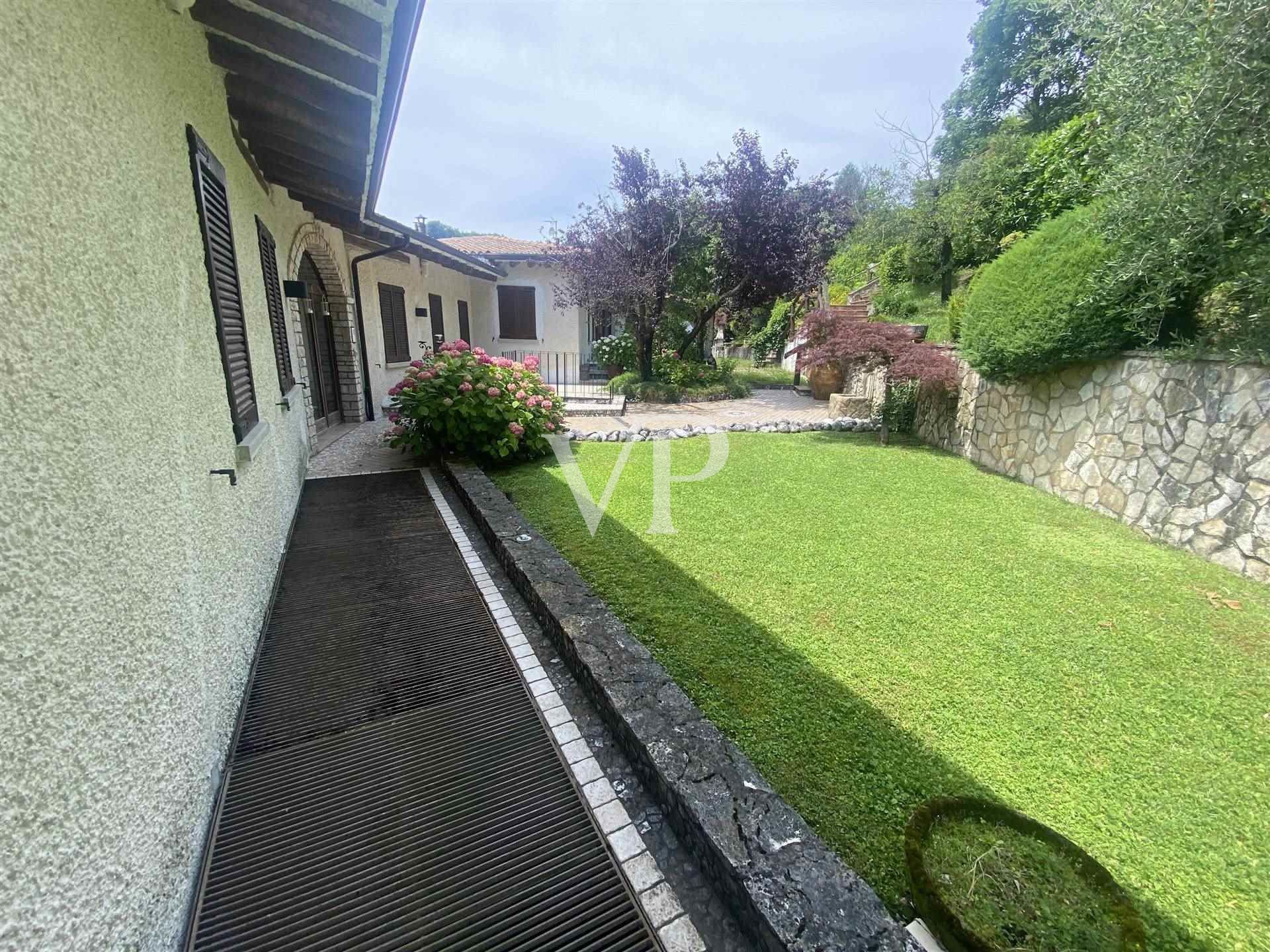 Villa con panorama incantevole sul lago di Garda