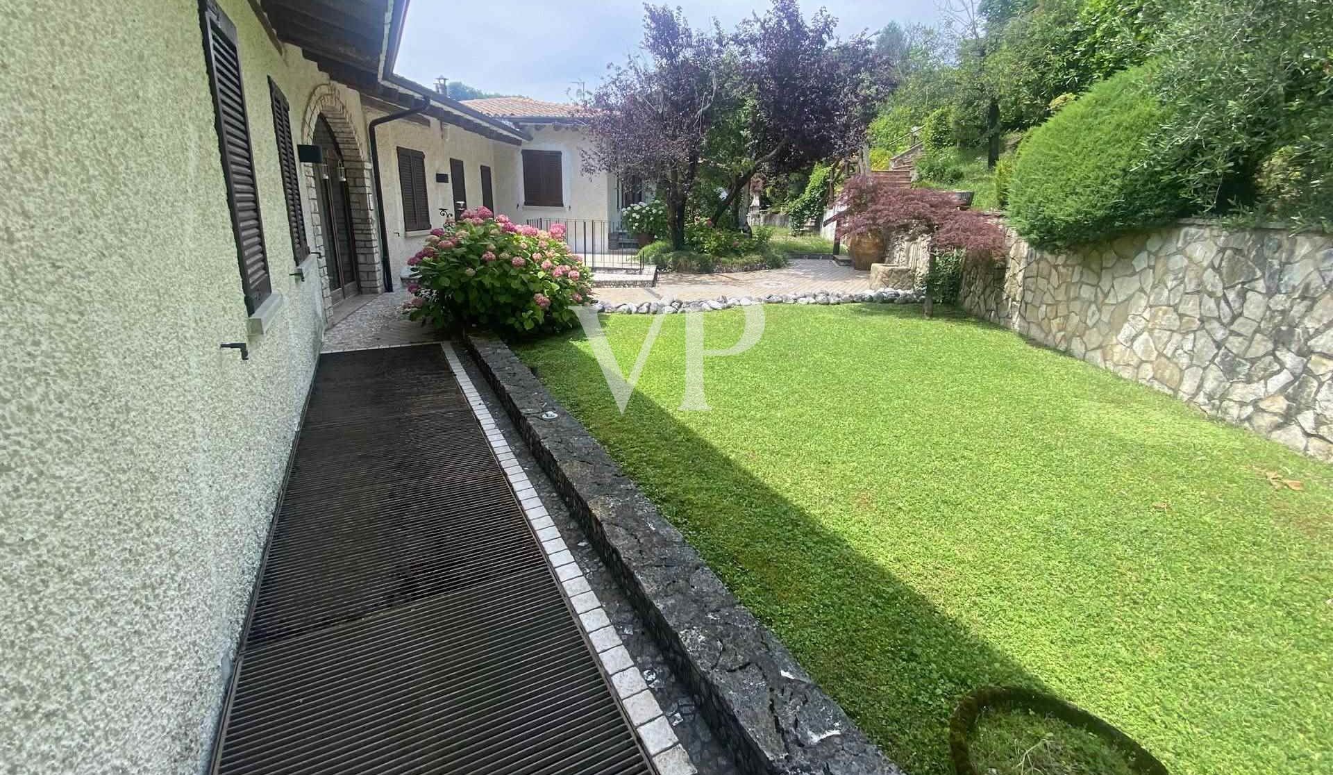 Villa con panorama incantevole sul lago di Garda