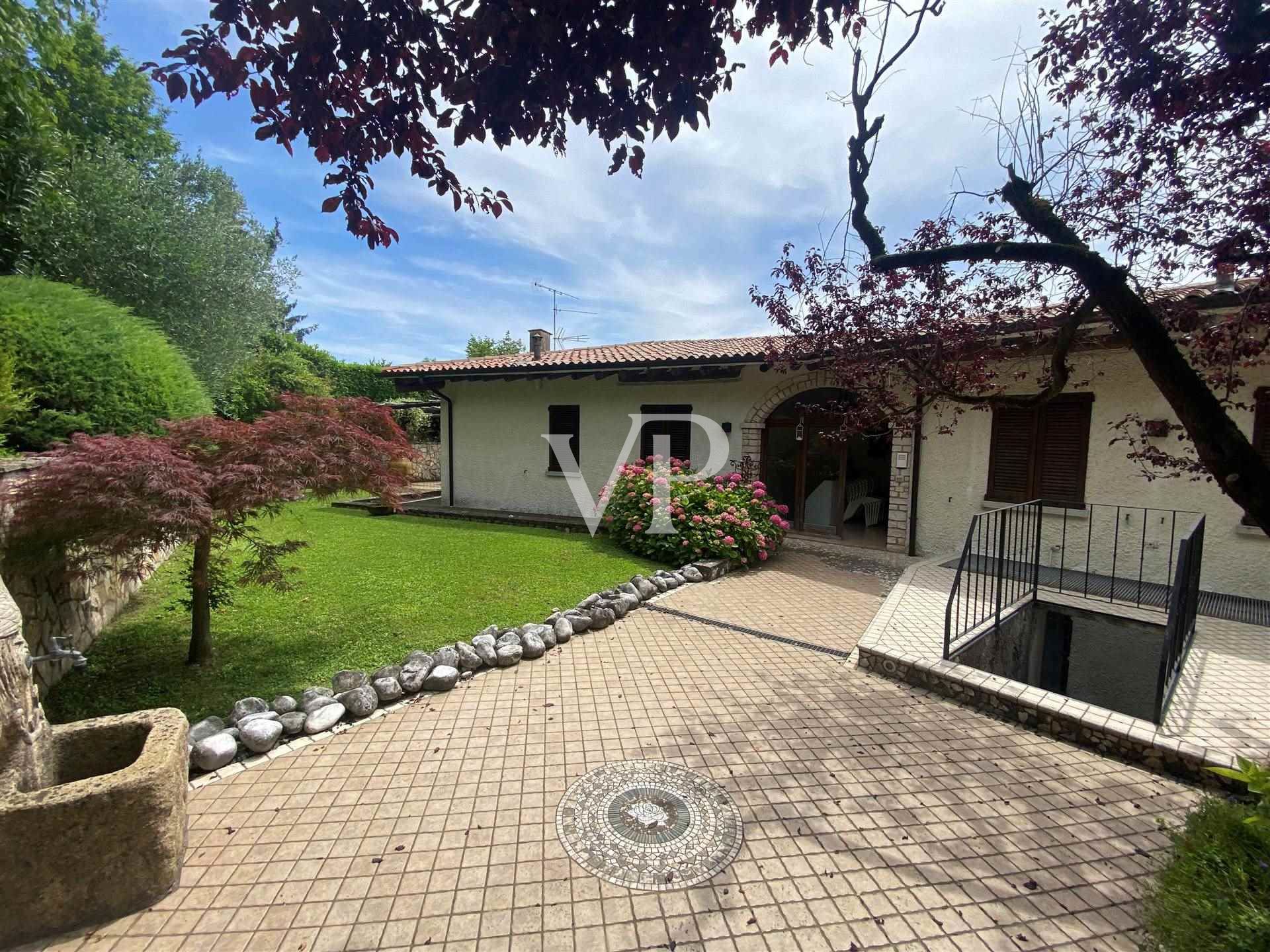 Villa con panorama incantevole sul lago di Garda