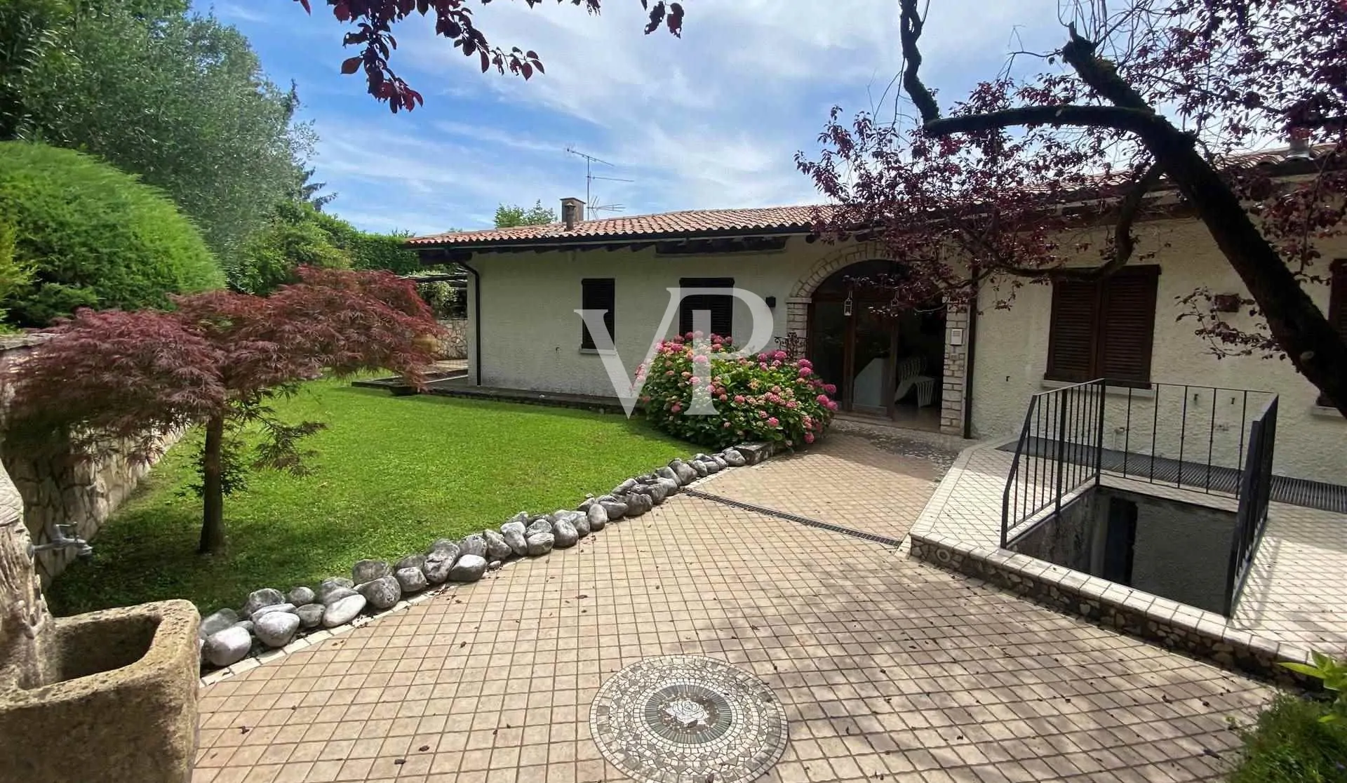 Villa mit zauberhaftem Blick auf den Gardasee