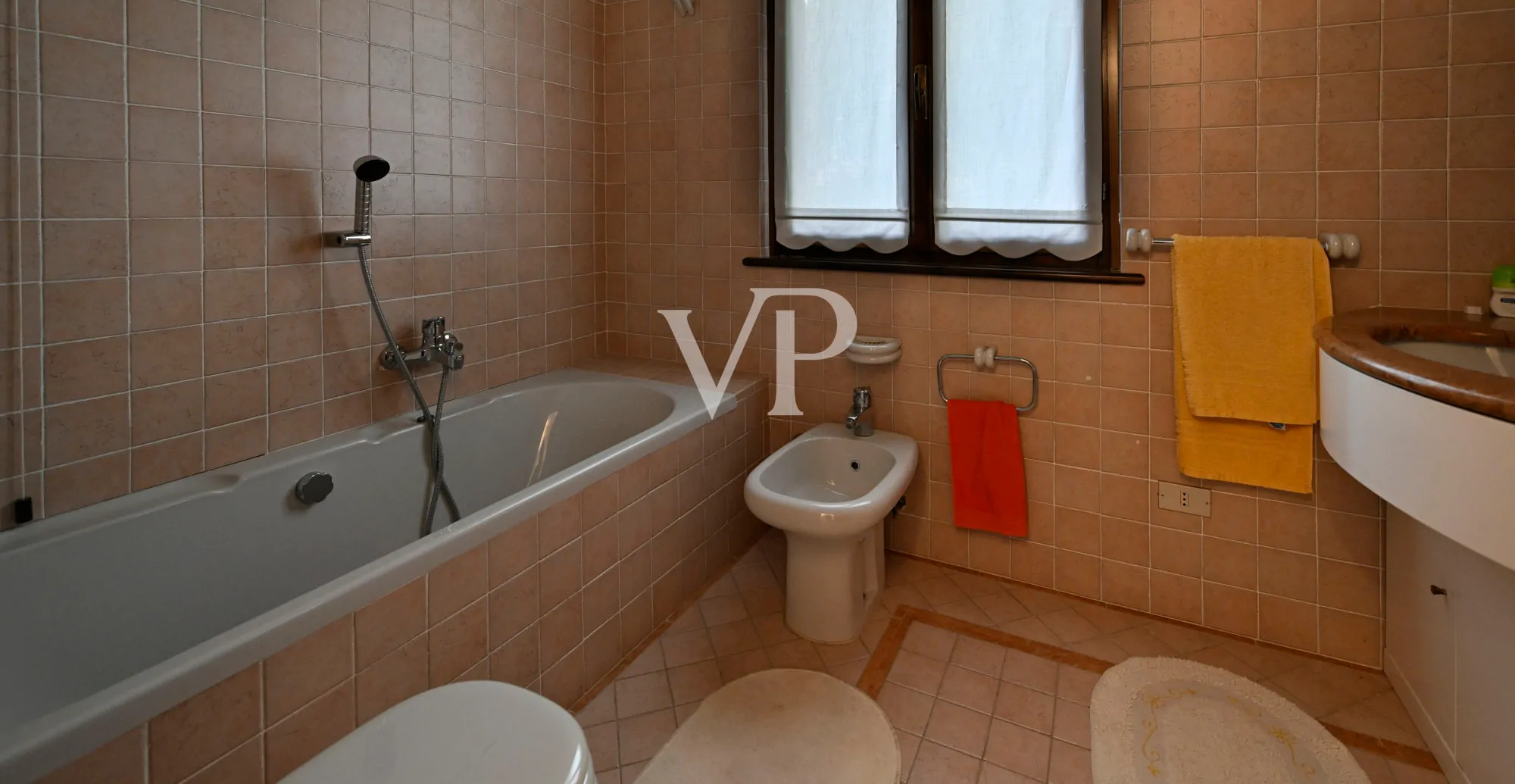 Villa mit zauberhaftem Blick auf den Gardasee