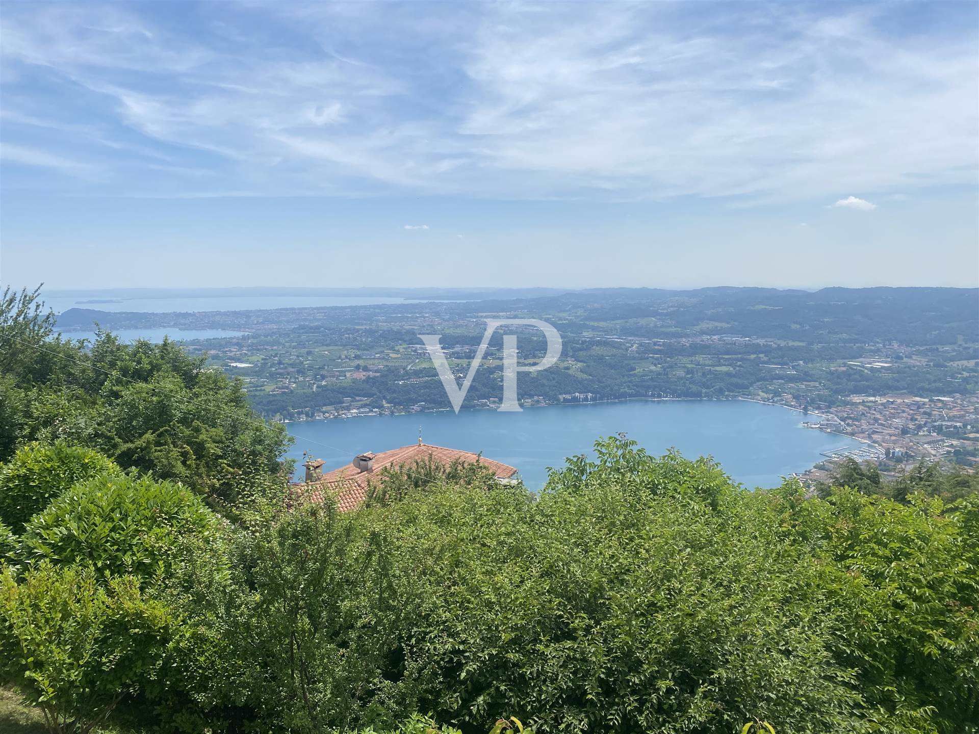 Villa con panorama incantevole sul lago di Garda