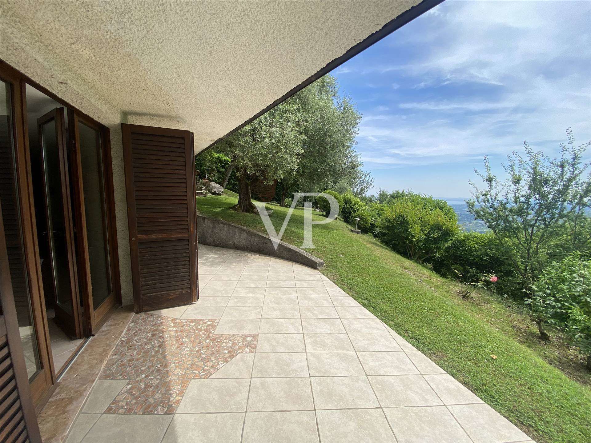 Villa con panorama incantevole sul lago di Garda