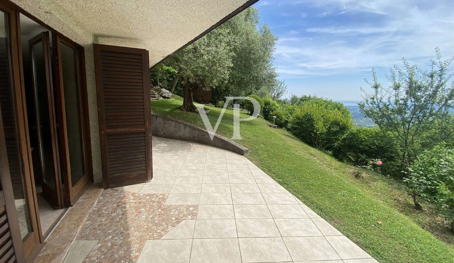 Villa mit zauberhaftem Blick auf den Gardasee