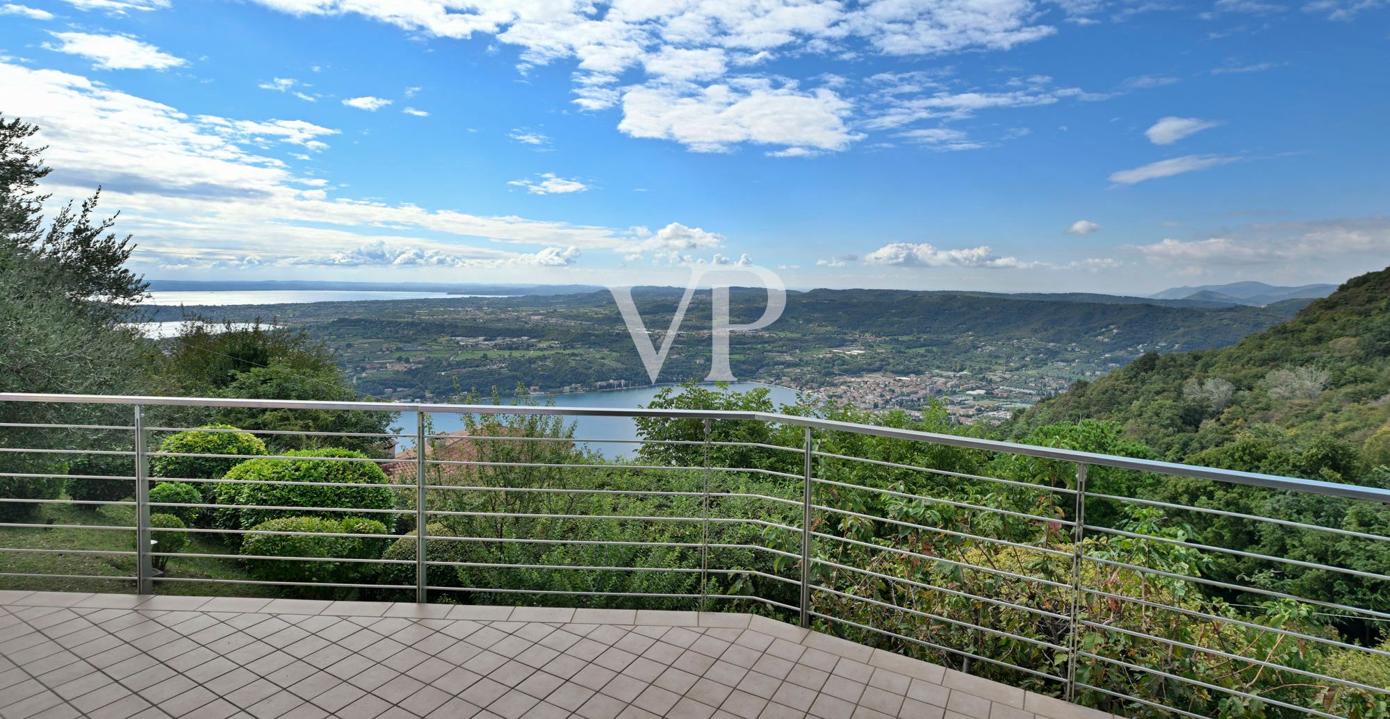 Villa con panorama incantevole sul lago di Garda