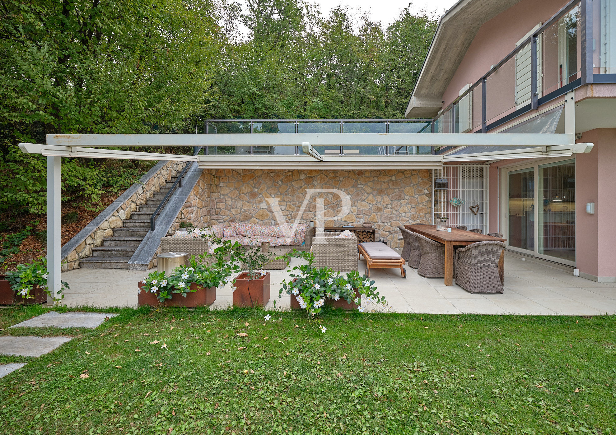 Ready to live: modern villa with spectacular views of Lake Garda