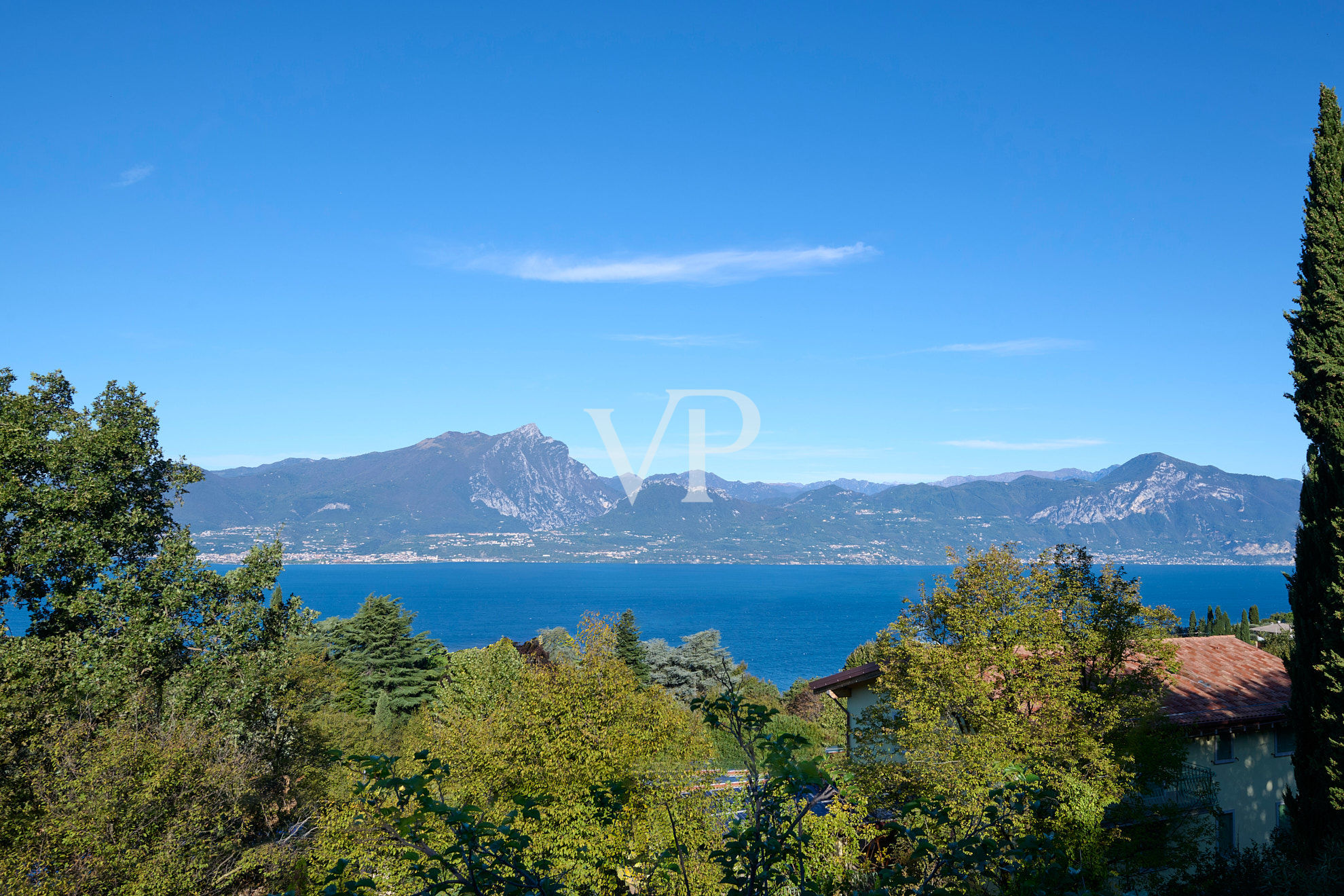 Ready to live: modern villa with spectacular views of Lake Garda