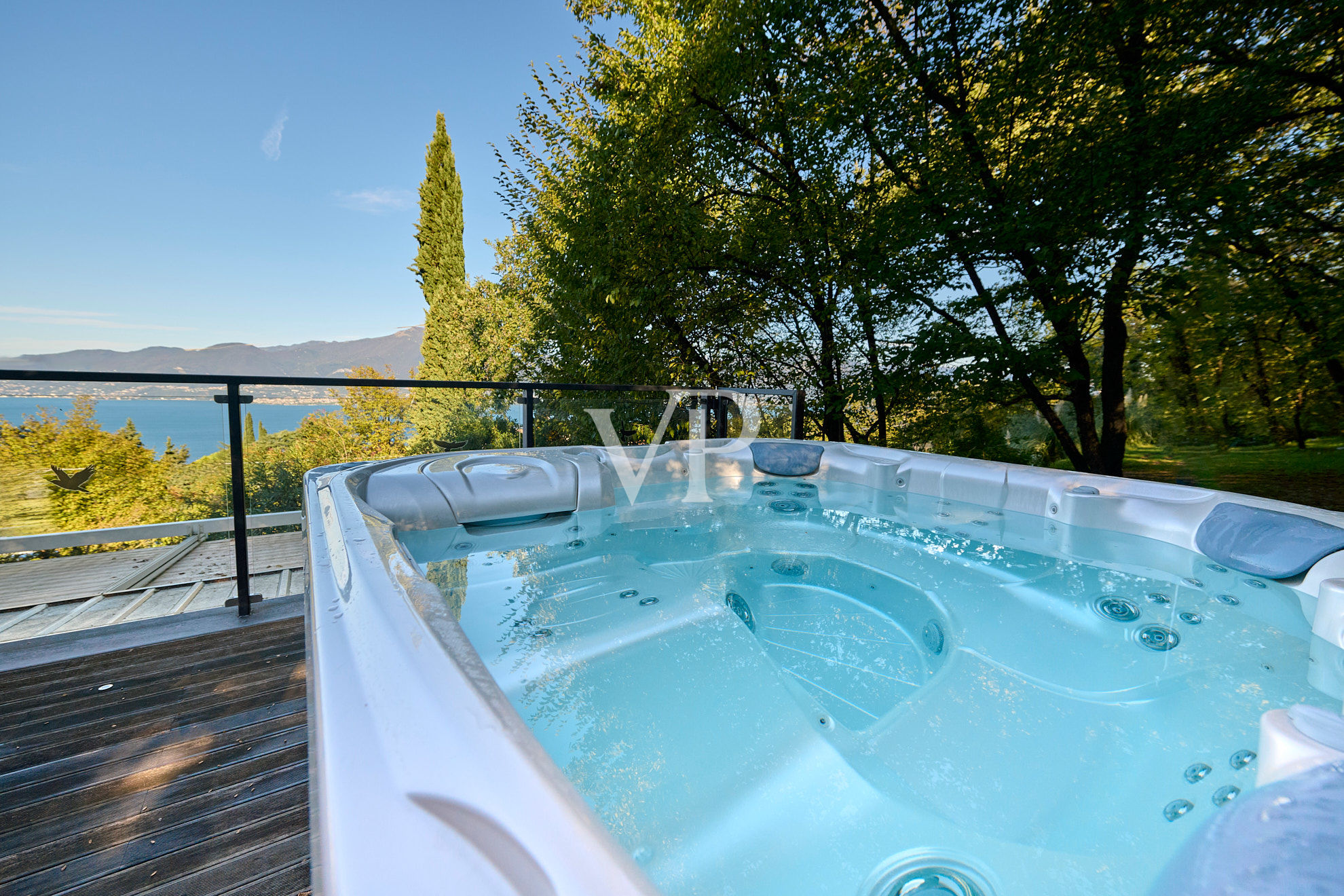 Ready to live: Villa moderna con vista spettacolare sul lago di Garda