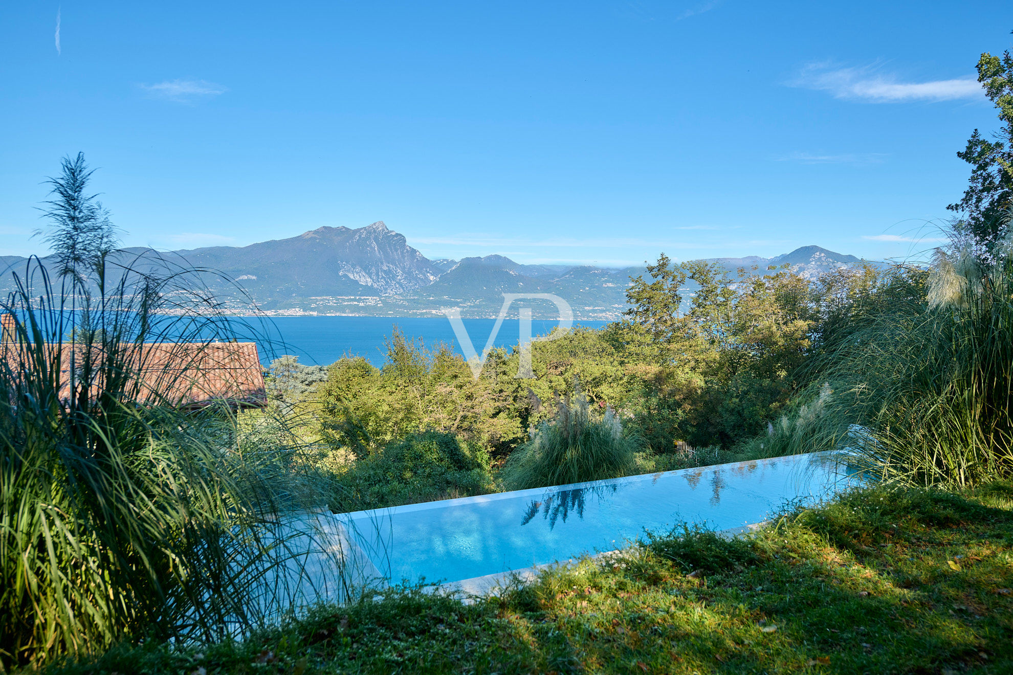 Ready to live: modern villa with spectacular views of Lake Garda